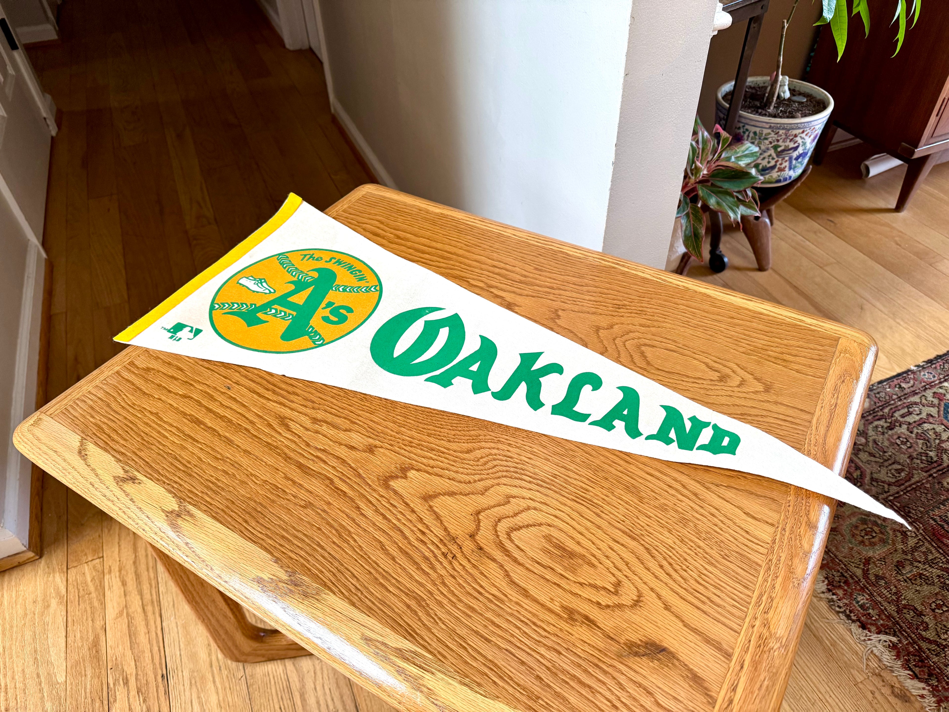 Vtg 1970s Oakland A's Athletics Baseball Wool Felt Pennant 30" Swingin A's