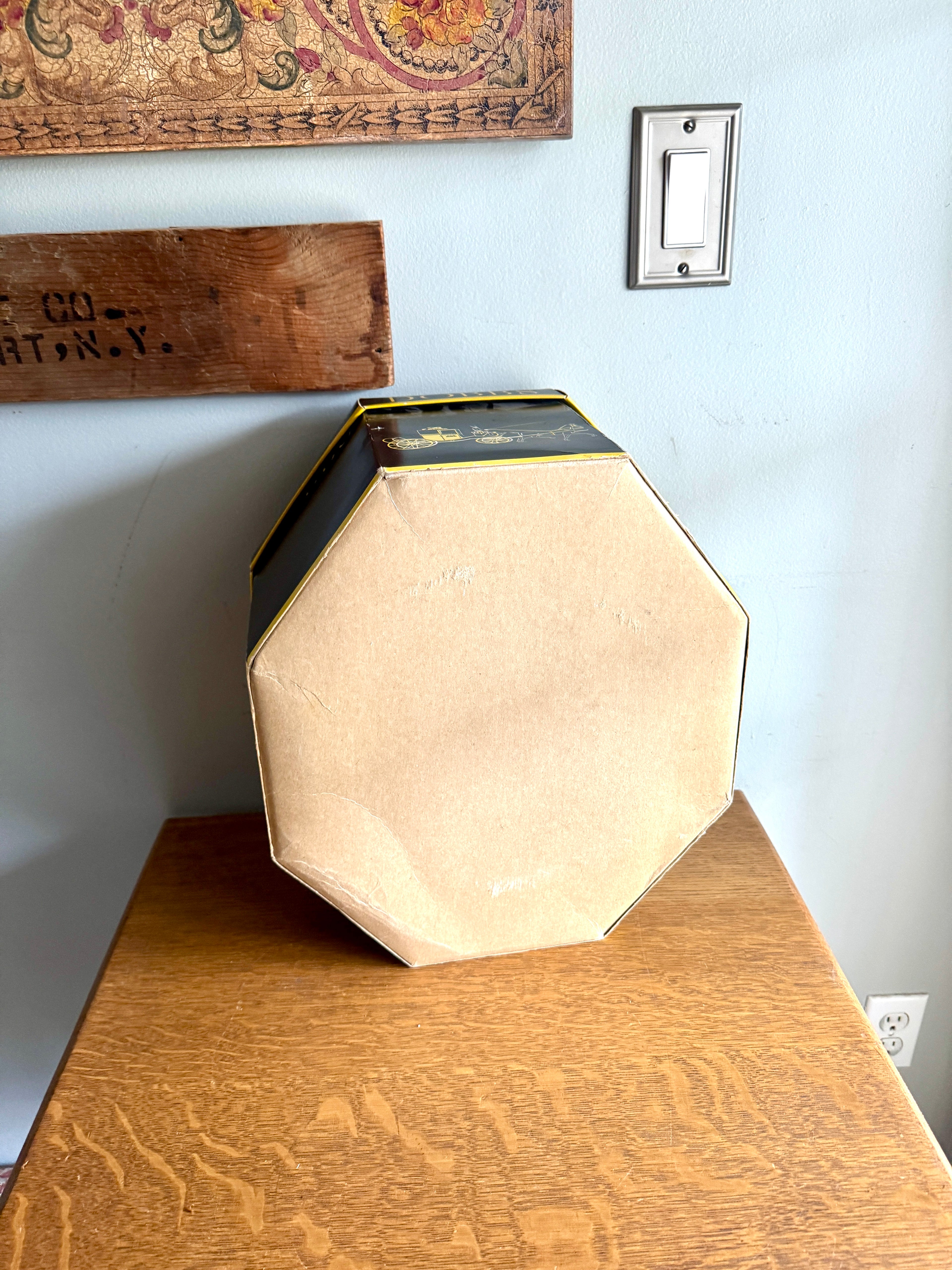 1950's Dobbs New York Fifth Avenue 8 Sided Hat Box