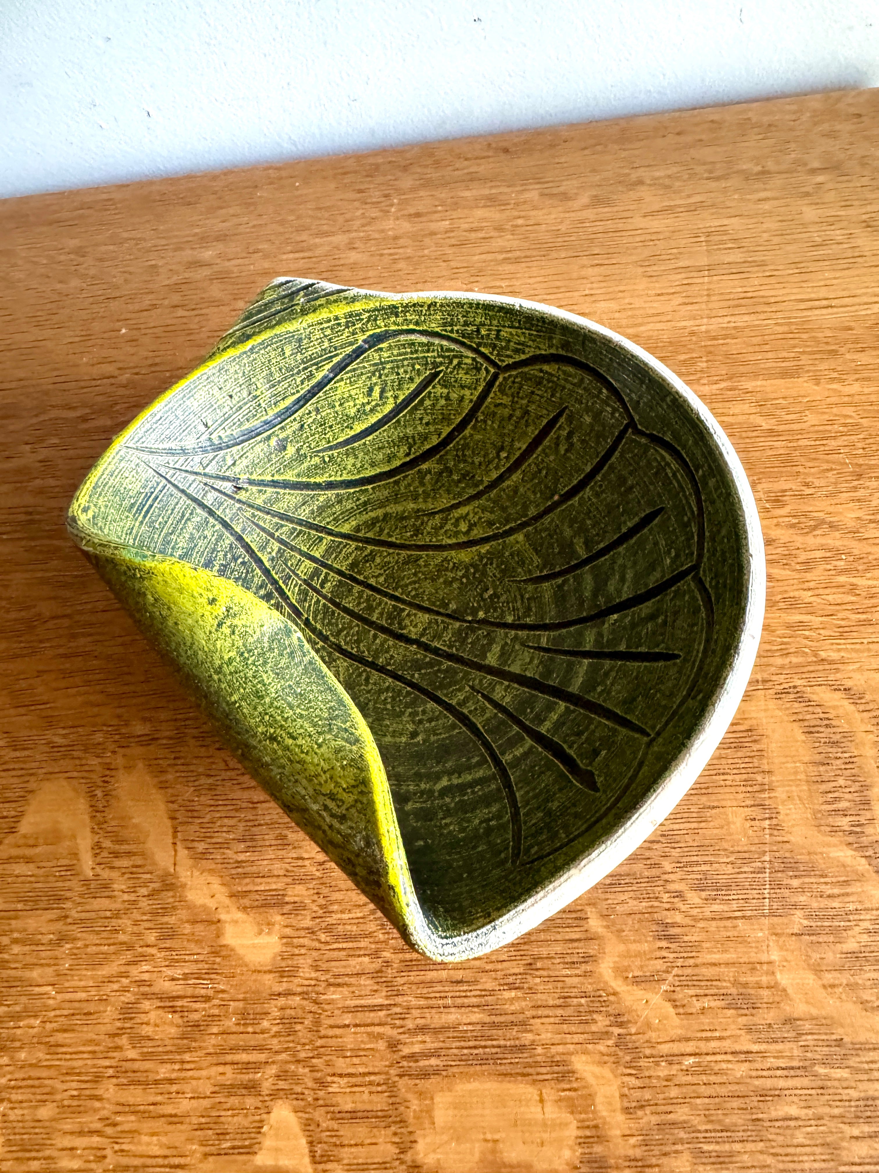 Vtg Green Ceramic Studio Pottery | MCM Unique Pottery Dish