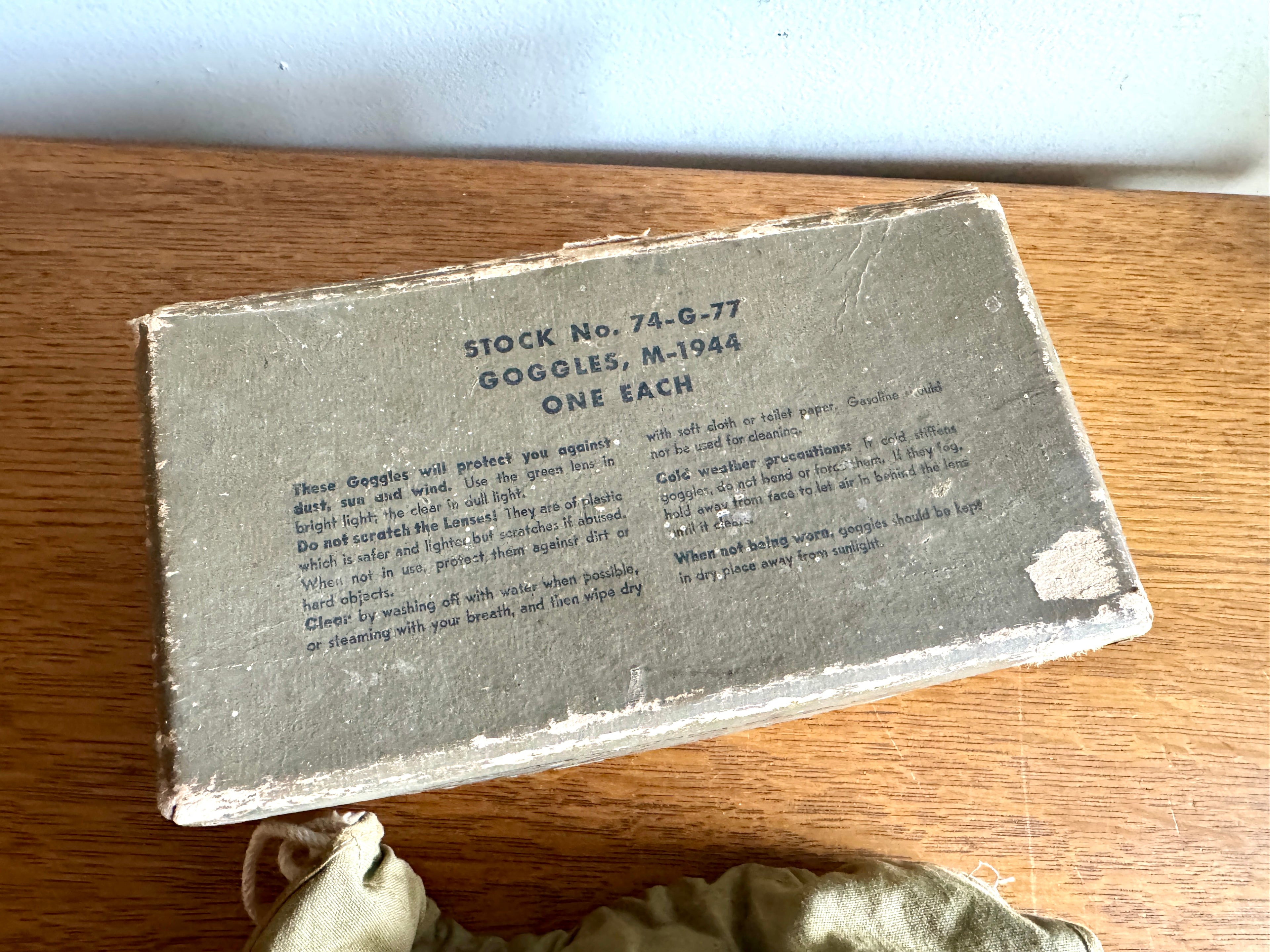 Vtg WW2 US Military Goggles M-1944 Stock No. 74-G-77 w/ Box ~ Sun,Wind & Dust Goggles