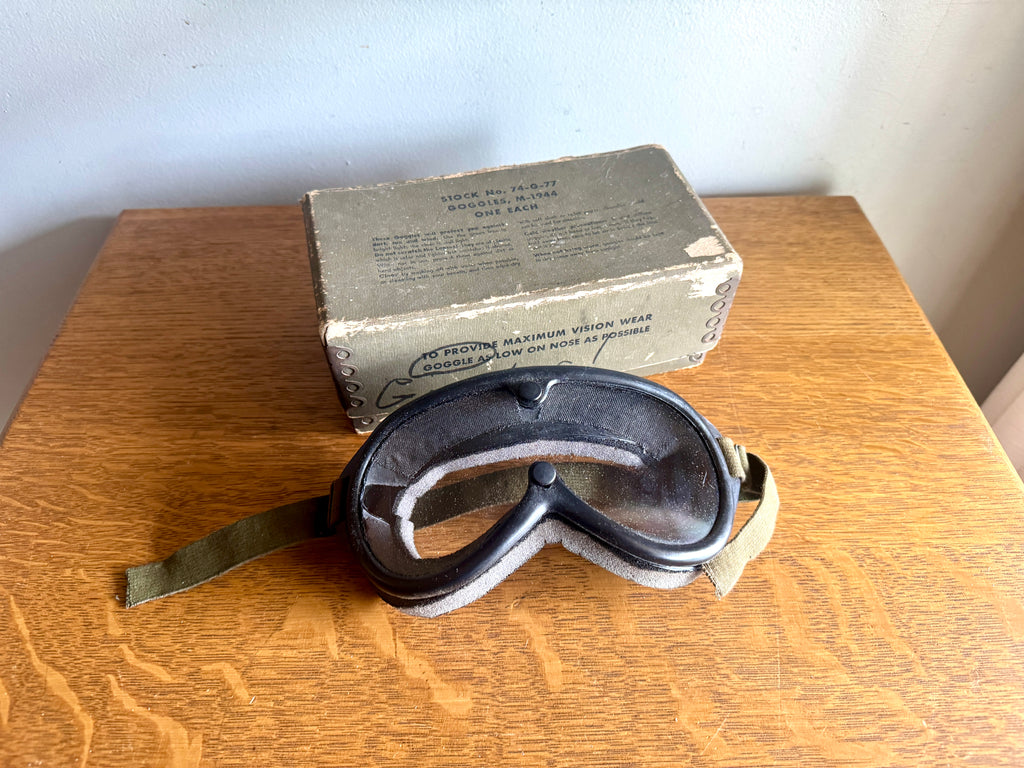 Vtg WW2 US Military Goggles M-1944 Stock No. 74-G-77 w/ Box ~ Sun,Wind & Dust Goggles