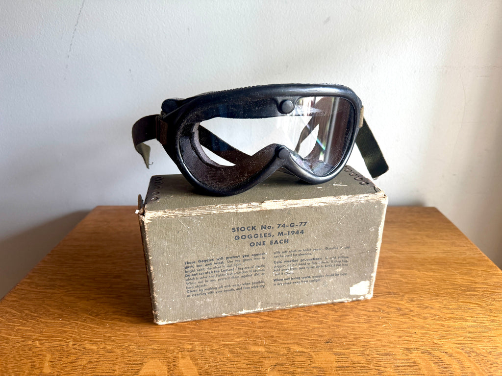 Vtg WW2 US Military Goggles M-1944 Stock No. 74-G-77 w/ Box ~ Sun,Wind & Dust Goggles
