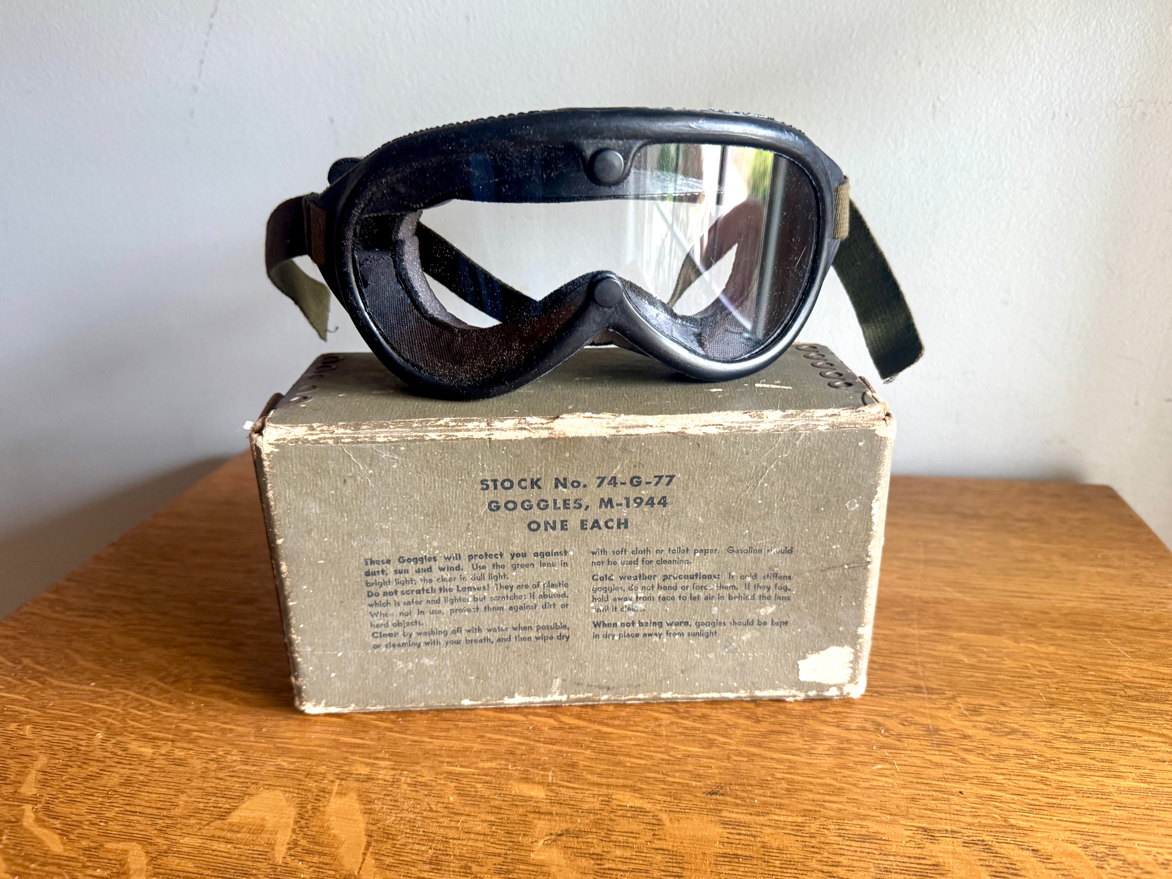 Vtg WW2 US Military Goggles M-1944 Stock No. 74-G-77 w/ Box ~ Sun,Wind & Dust Goggles