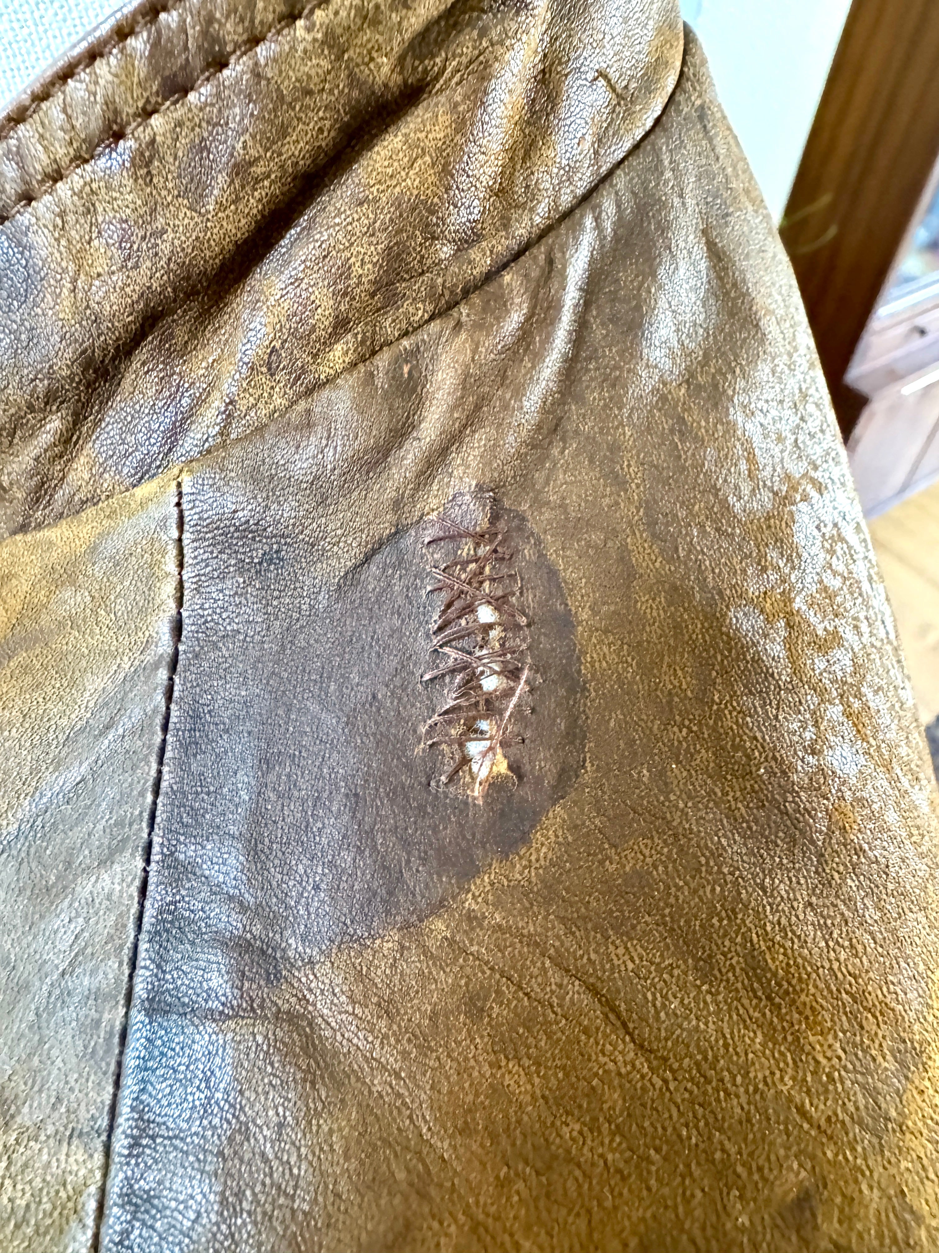 1980's Banana Republic Brown Worn Leather Safari Vest (L)