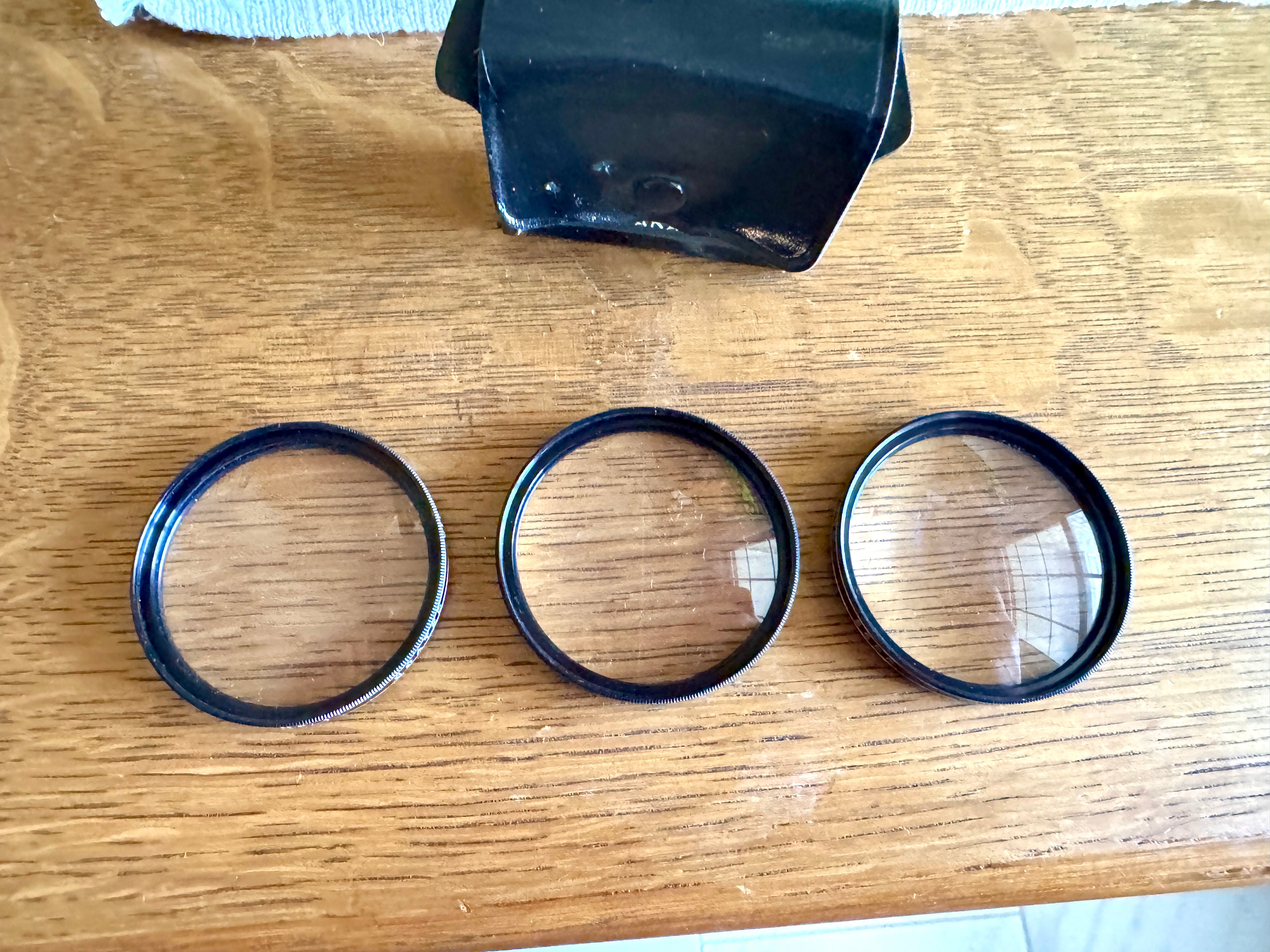 Vivitar 55mm Coated Close-Up Camera Lens Filters #1 #2 #4 in Black Leather Case
