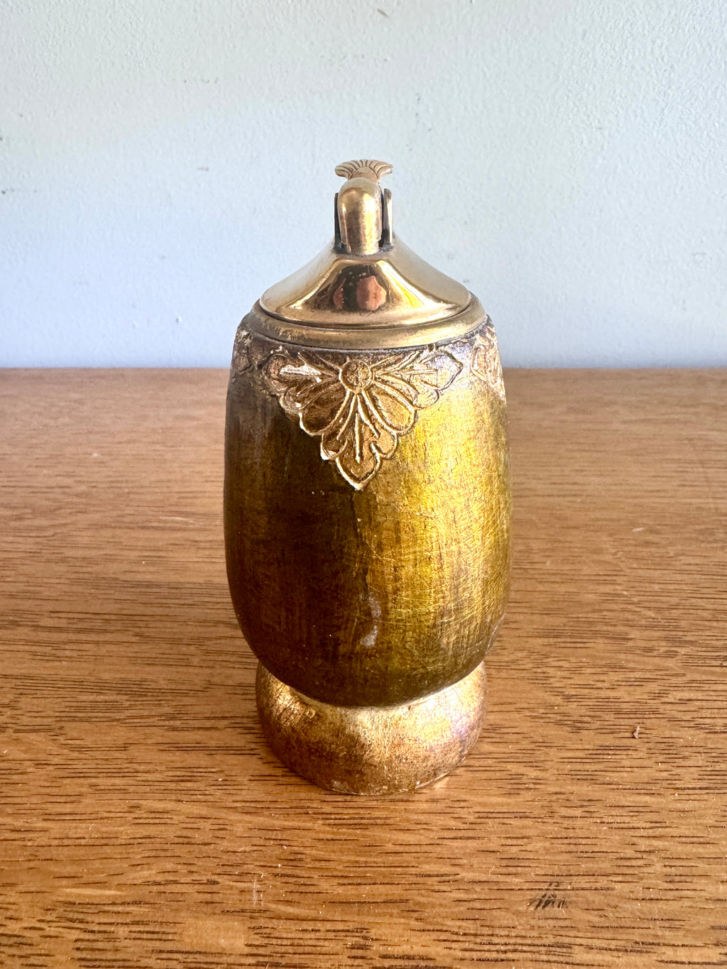 Vtg Working Evans Gold Table Lighter with Shell Shaped Thumb Lever