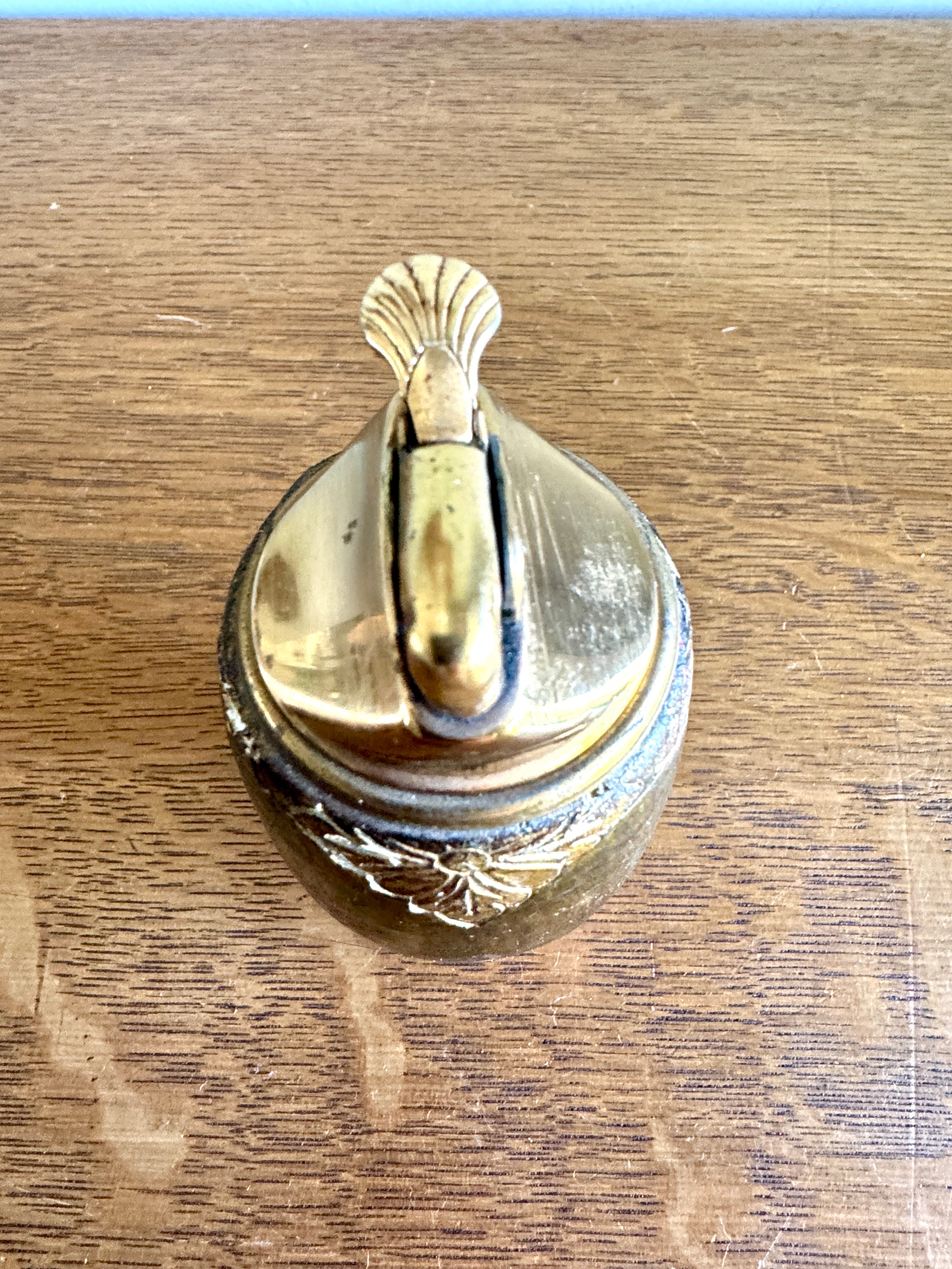 Vtg Working Evans Gold Table Lighter with Shell Shaped Thumb Lever