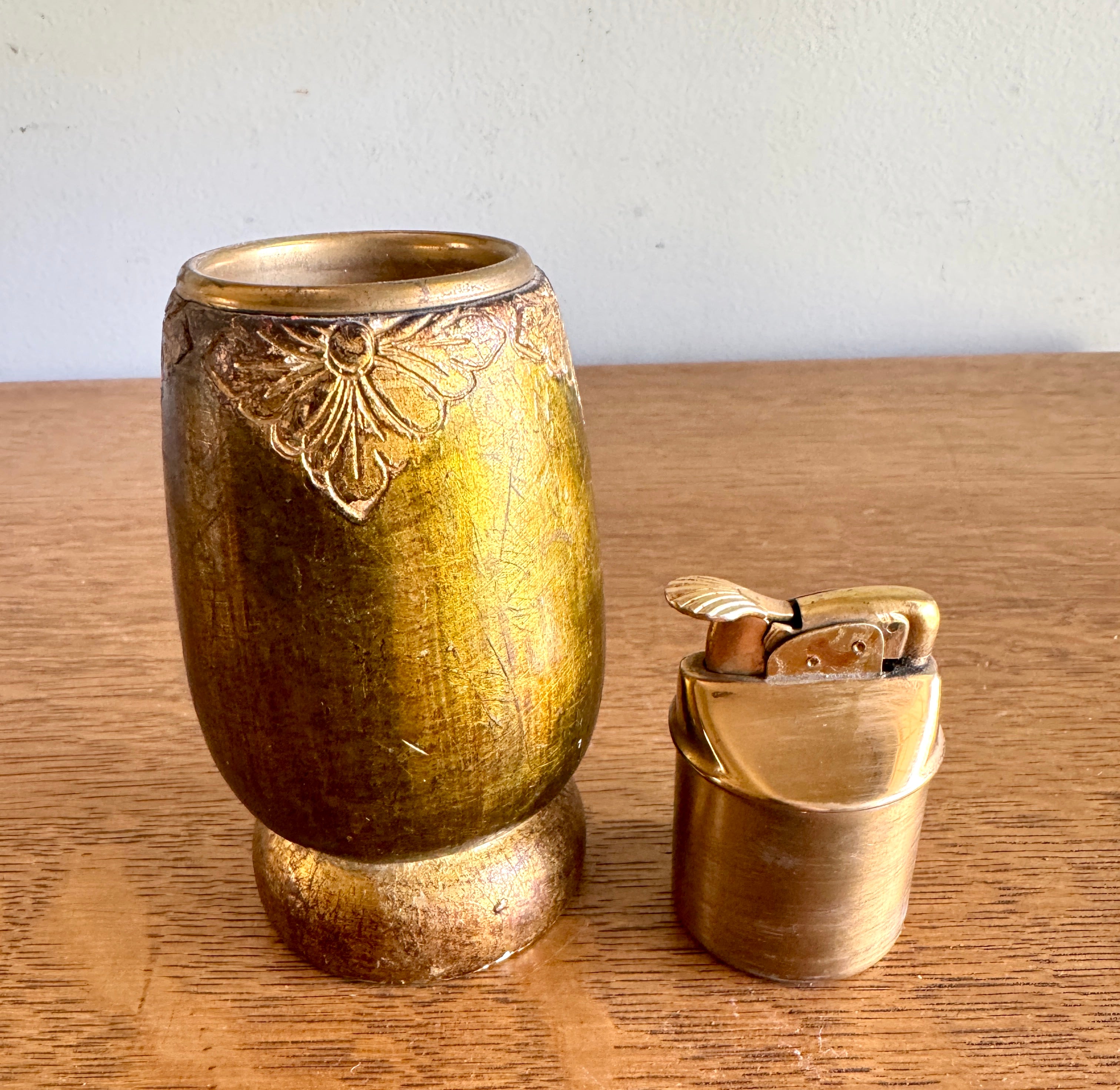 Vtg Working Evans Gold Table Lighter with Shell Shaped Thumb Lever