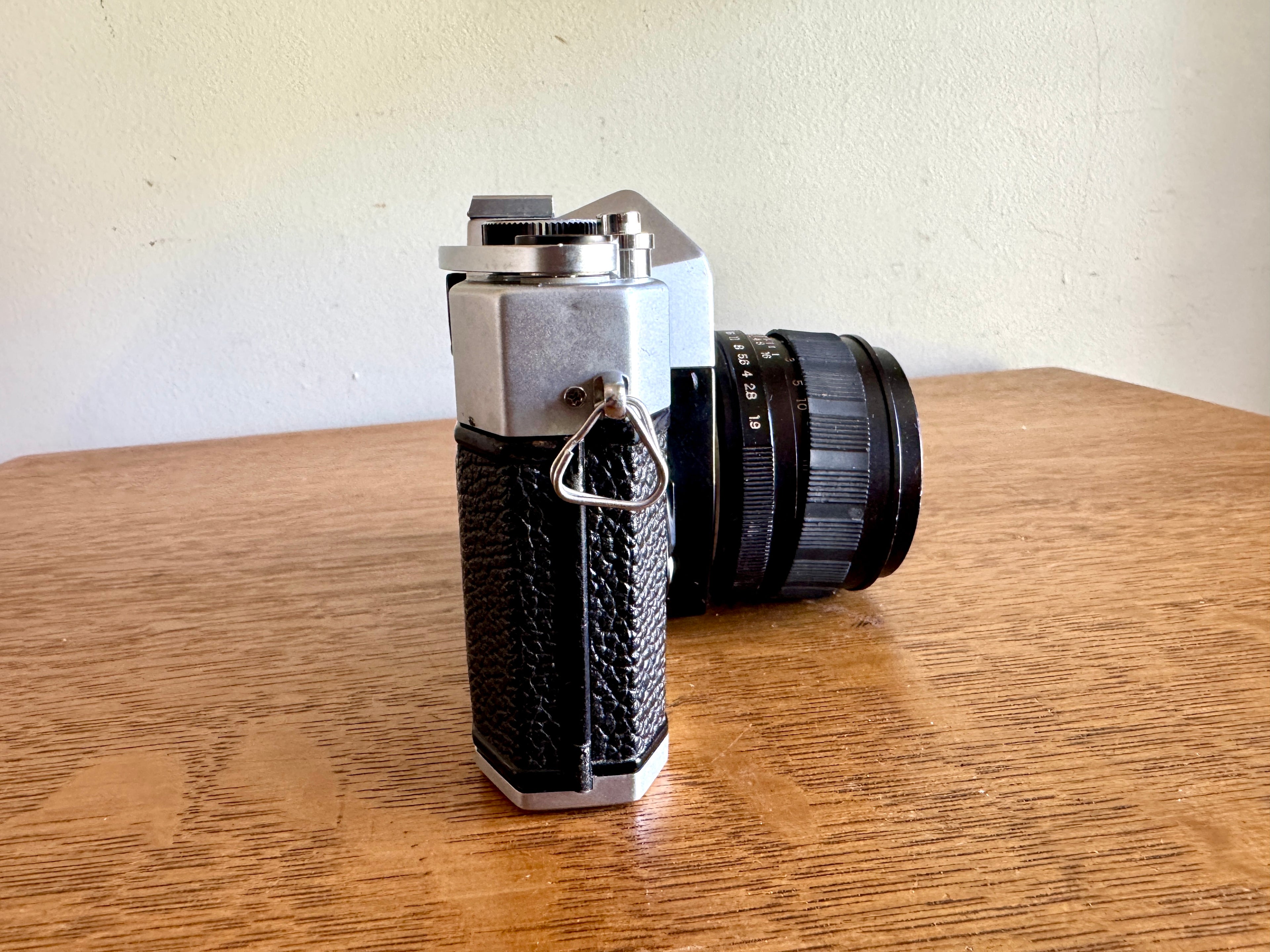 Vtg Yashica TL-Electro 35mm Film Camera (Untested)