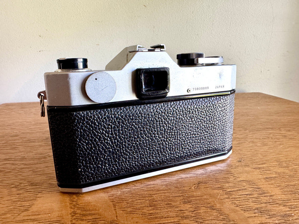 Vtg Yashica TL-Electro 35mm Film Camera (Untested)