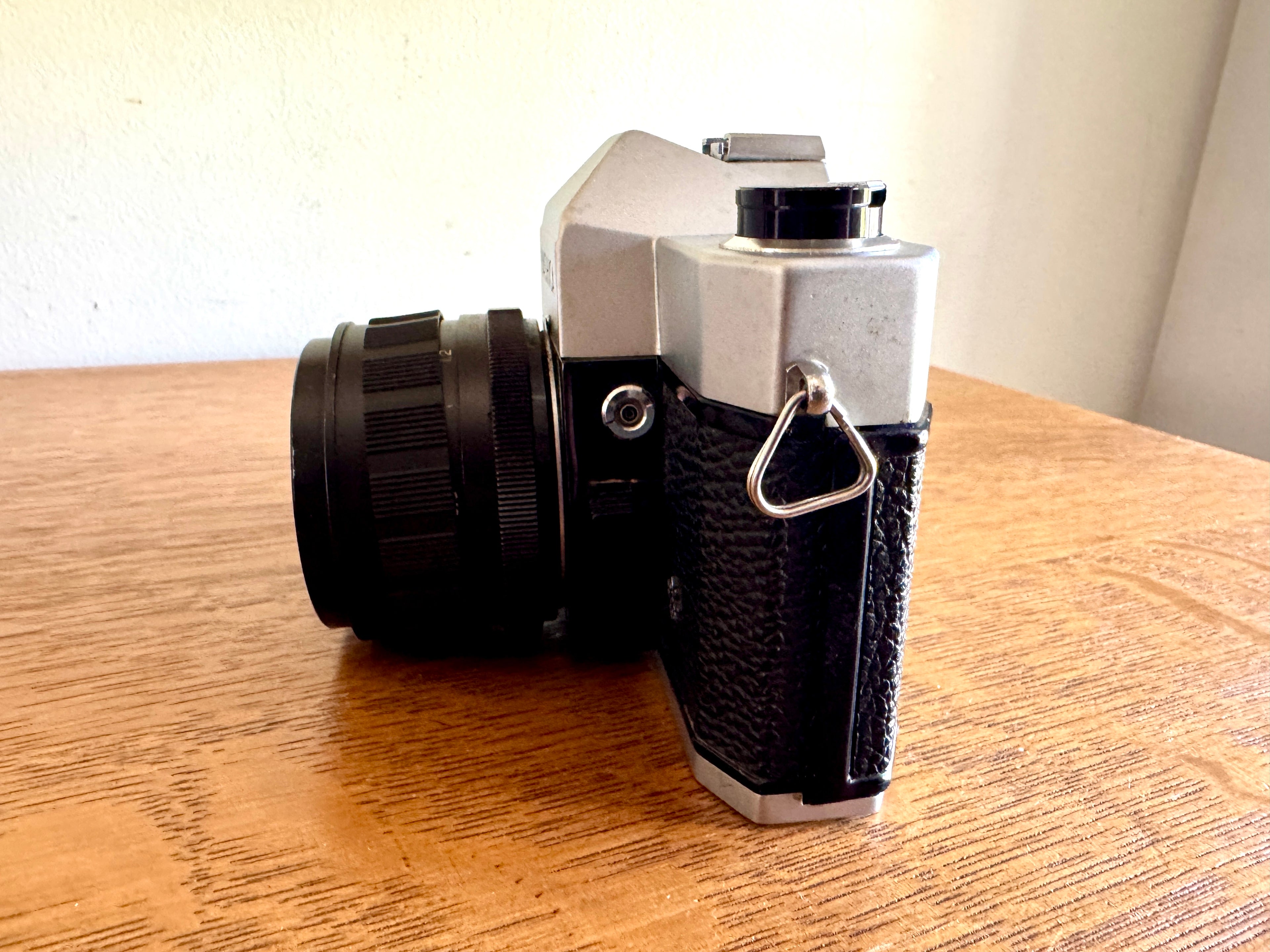 Vtg Yashica TL-Electro 35mm Film Camera (Untested)