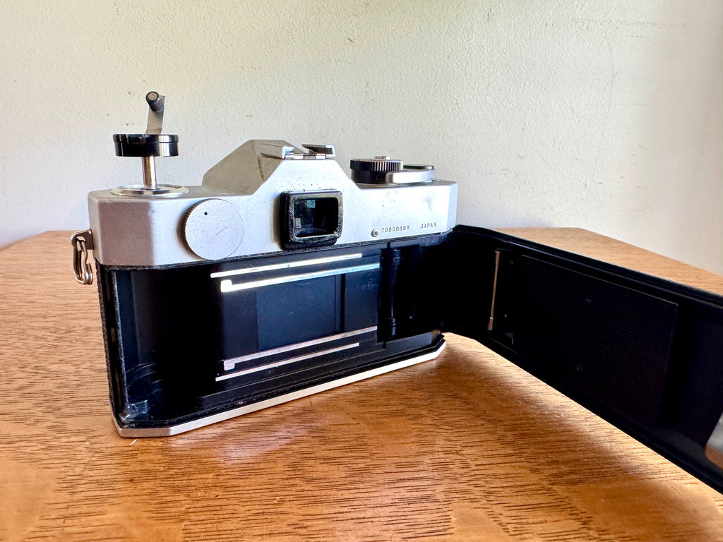 Vtg Yashica TL-Electro 35mm Film Camera (Untested)