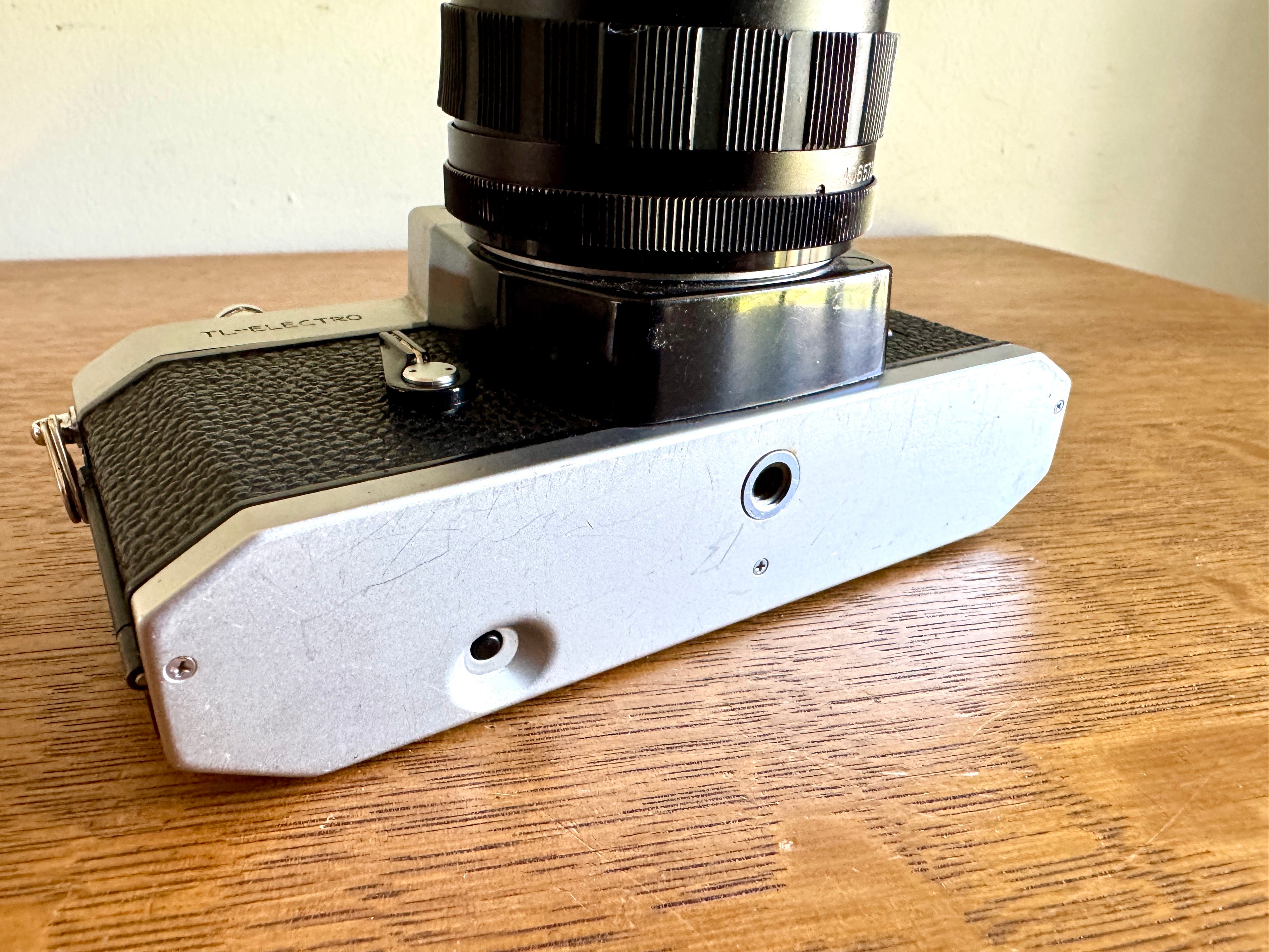 Vtg Yashica TL-Electro 35mm Film Camera (Untested)