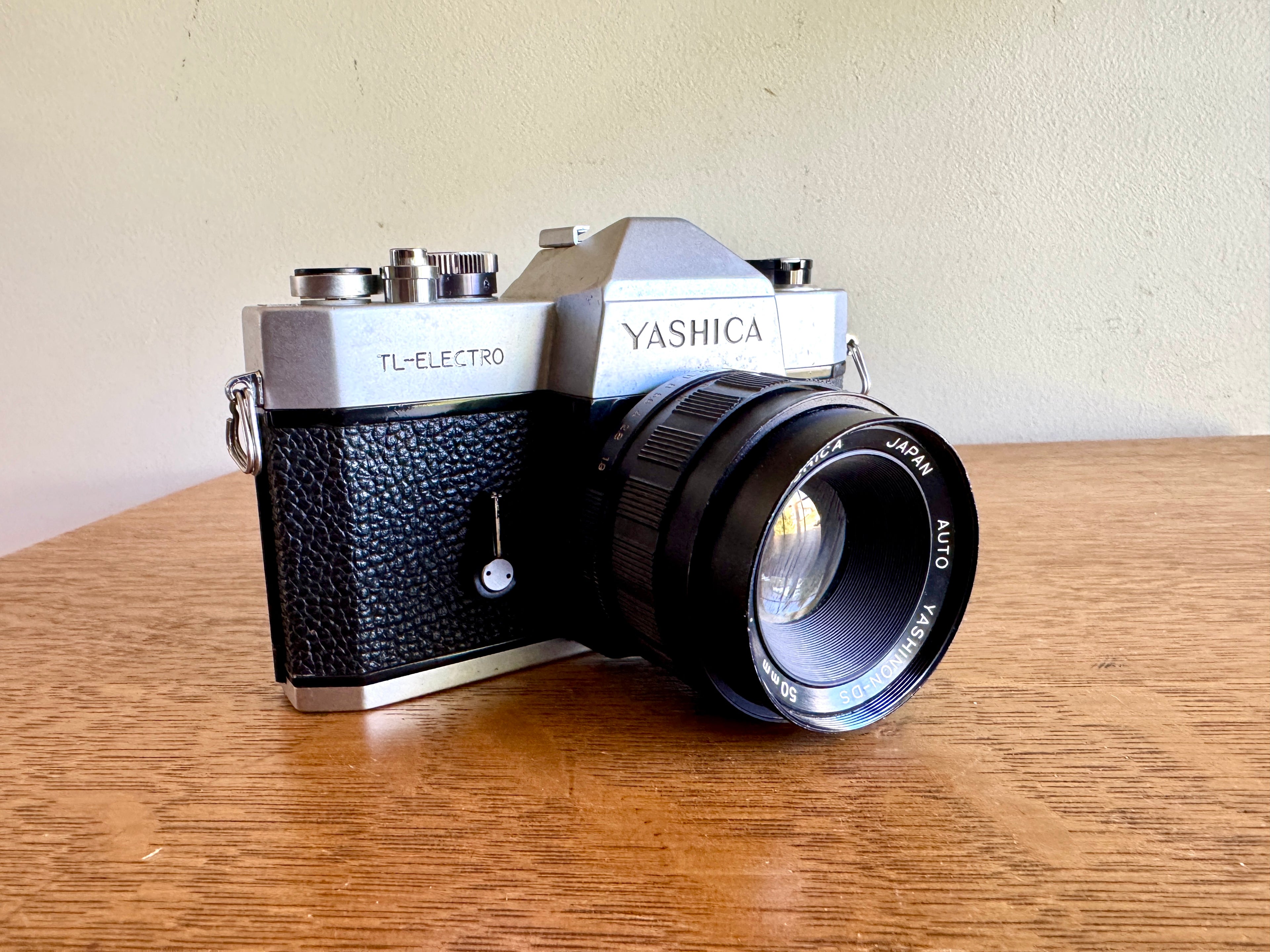 Vtg Yashica TL-Electro 35mm Film Camera (Untested)