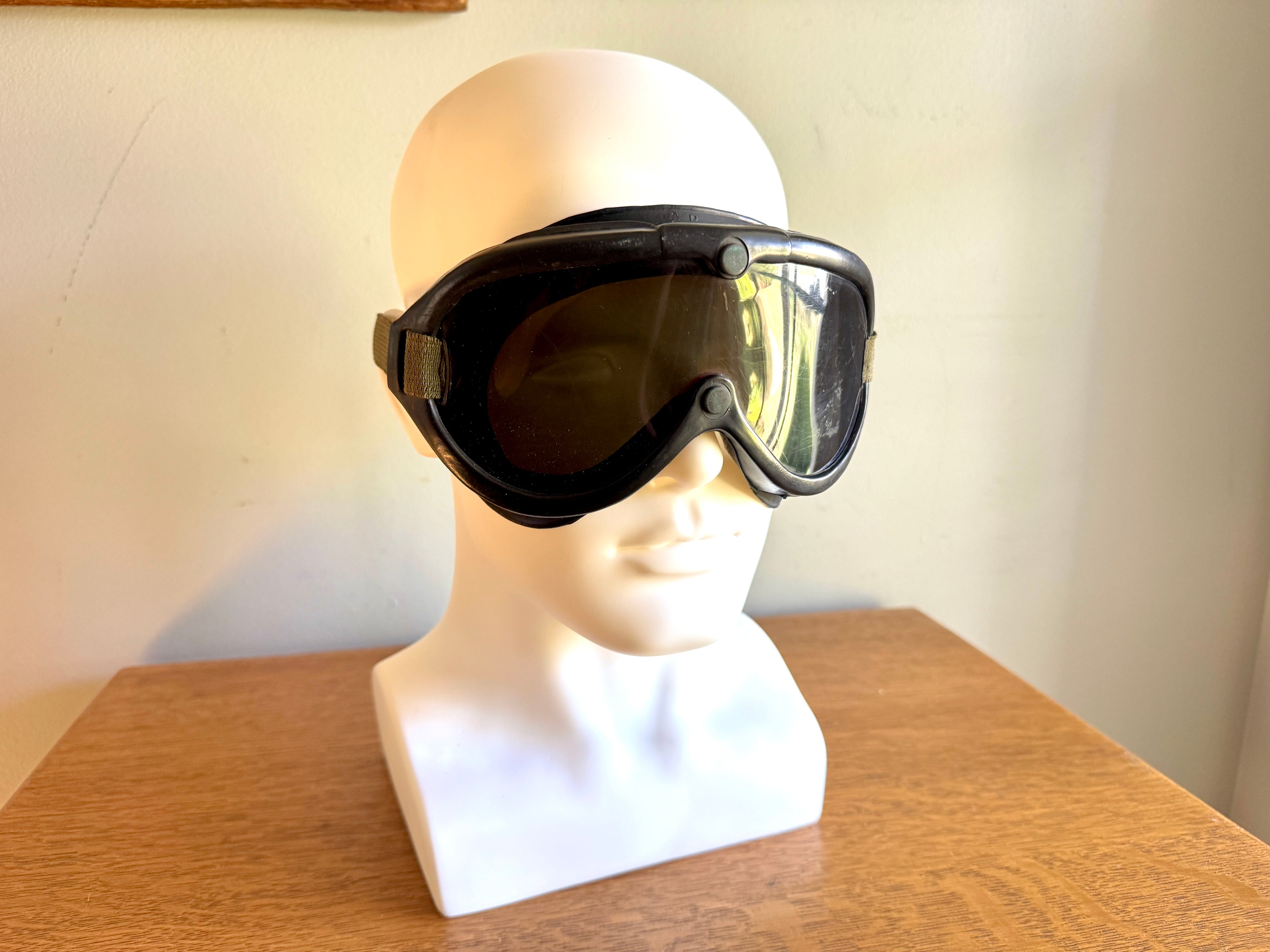 Vtg WW2 US Military Goggles M-1944 ~ Sun,Wind & Dust Aviation Goggles