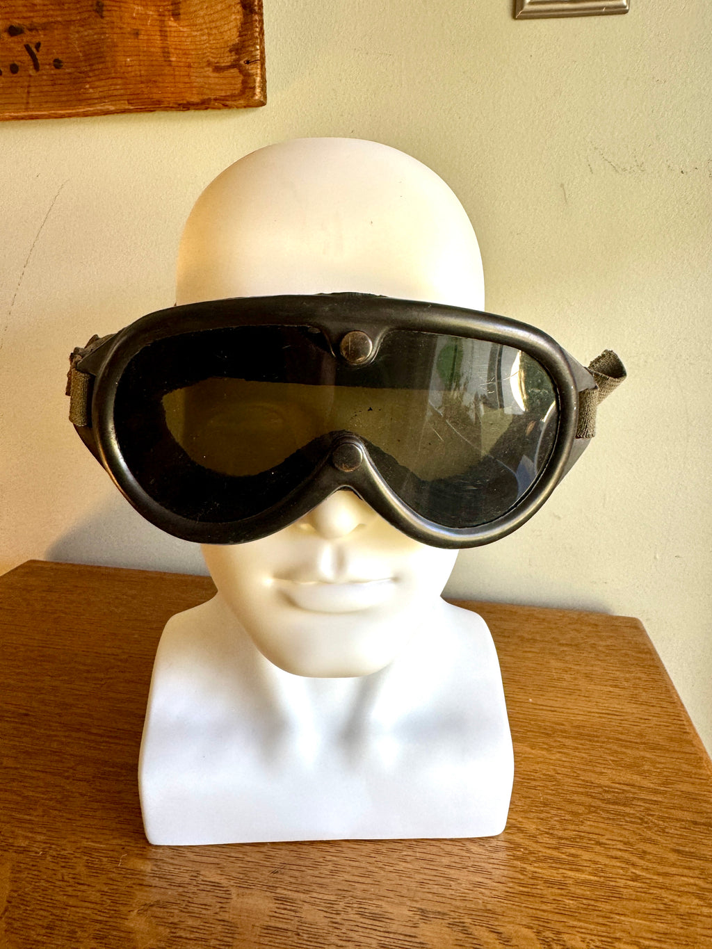 US Military Aviation Goggles ~ 1974 Sun, Wind & Dust Goggles ~ 1974 Military Goggles ~ Vietnam War Goggles