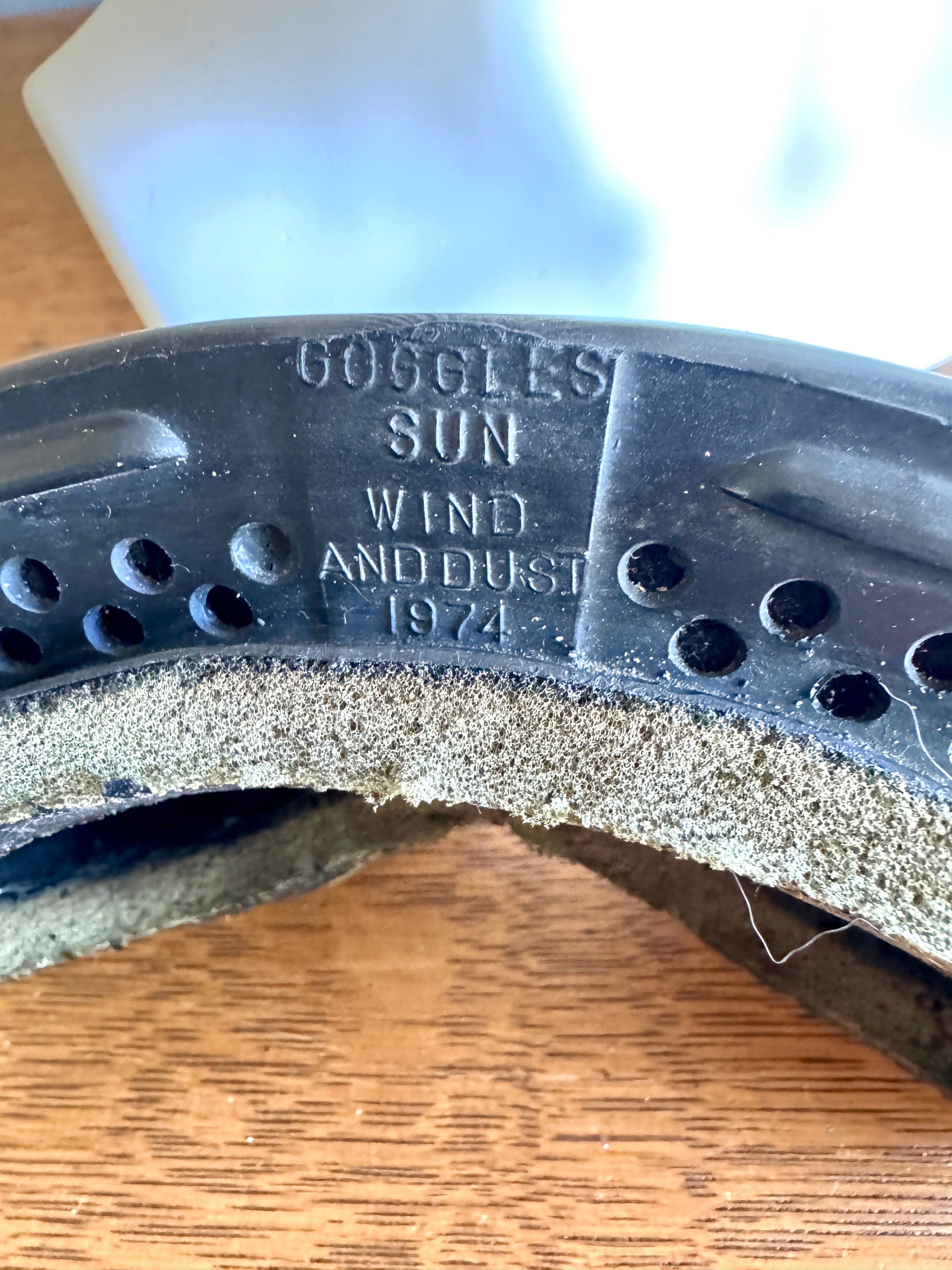 US Military Aviation Goggles ~ 1974 Sun, Wind & Dust Goggles ~ 1974 Military Goggles ~ Vietnam War Goggles