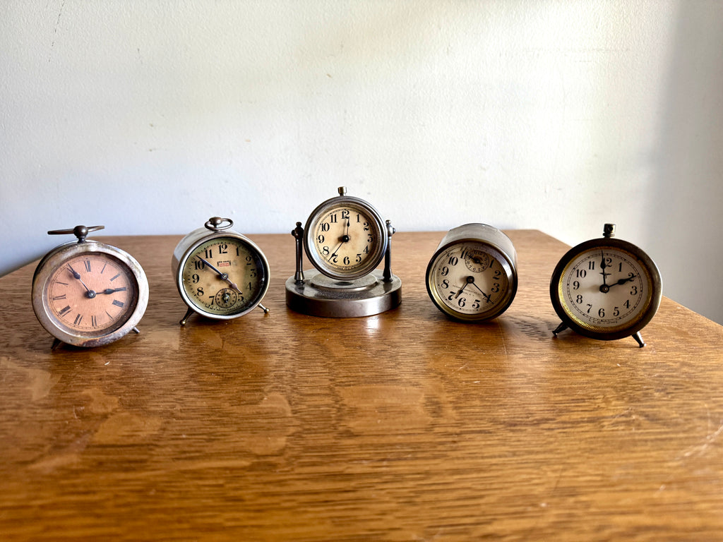 A Mixed Lot of 5 Small Traveling Alarm Clocks ~ New Haven ~ K.C. Co. ~ Howard Thermostat Co. (Parts)