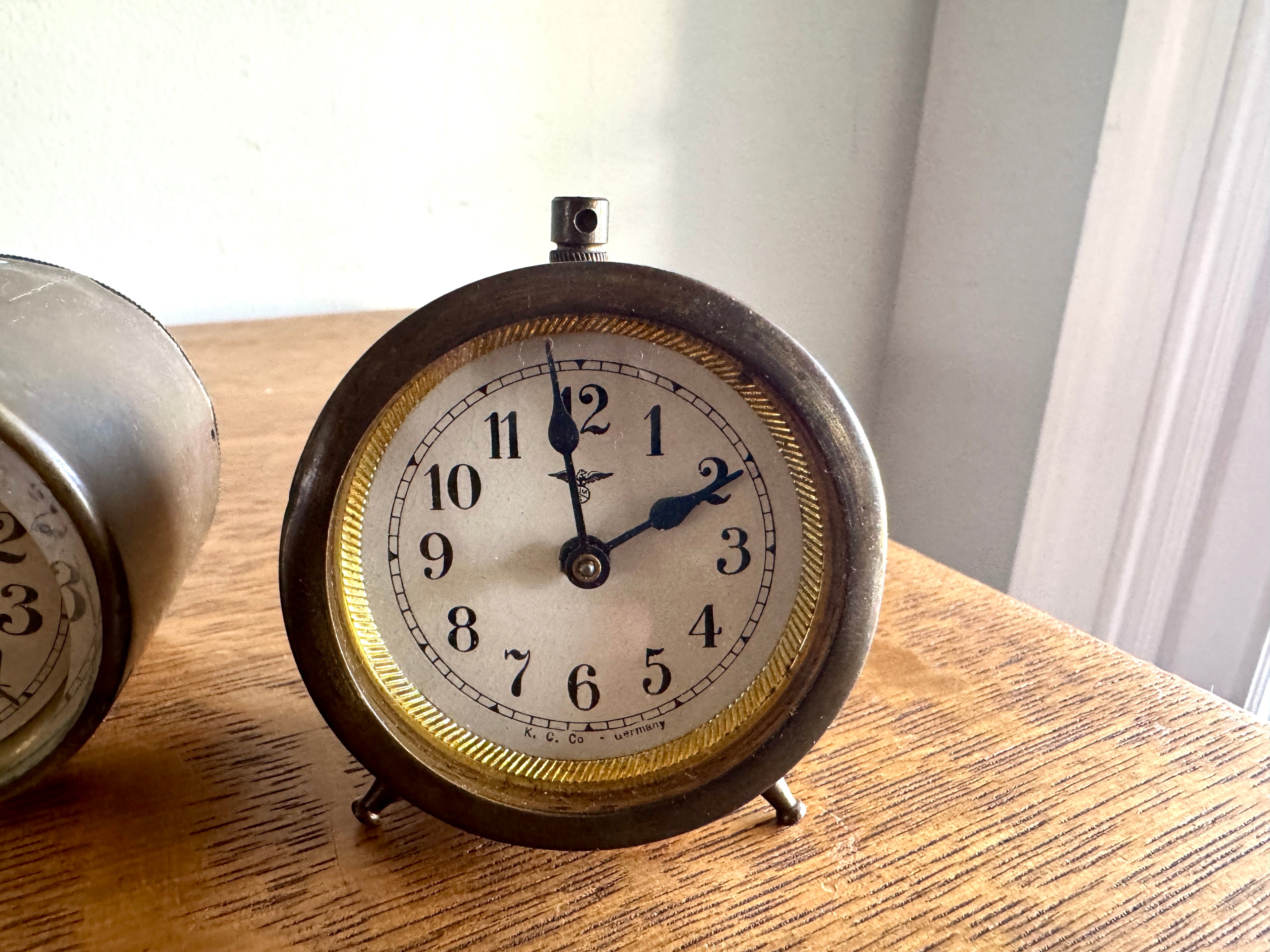 A Mixed Lot of 5 Small Traveling Alarm Clocks ~ New Haven ~ K.C. Co. ~ Howard Thermostat Co. (Parts)