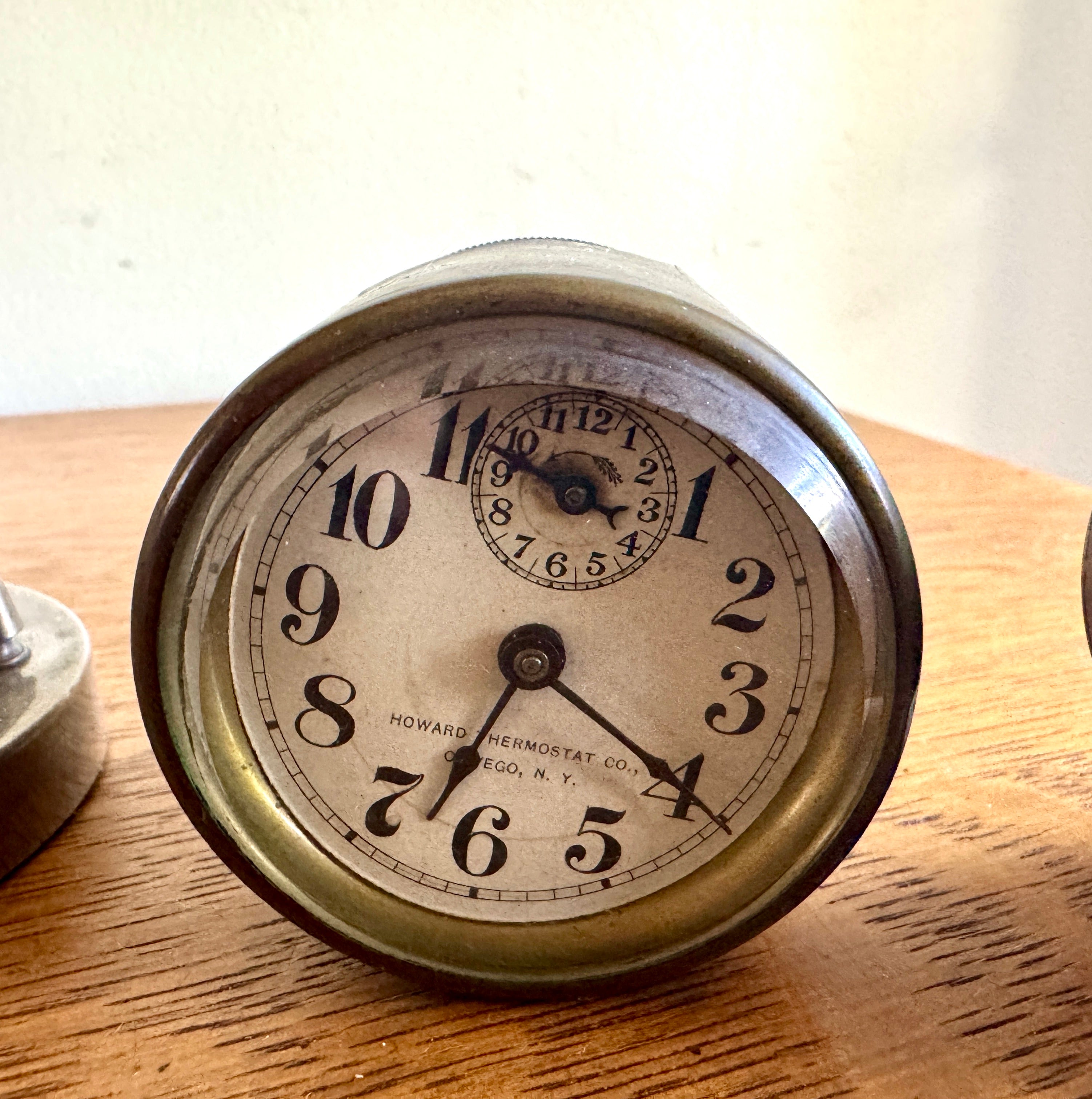 A Mixed Lot of 5 Small Traveling Alarm Clocks ~ New Haven ~ K.C. Co. ~ Howard Thermostat Co. (Parts)