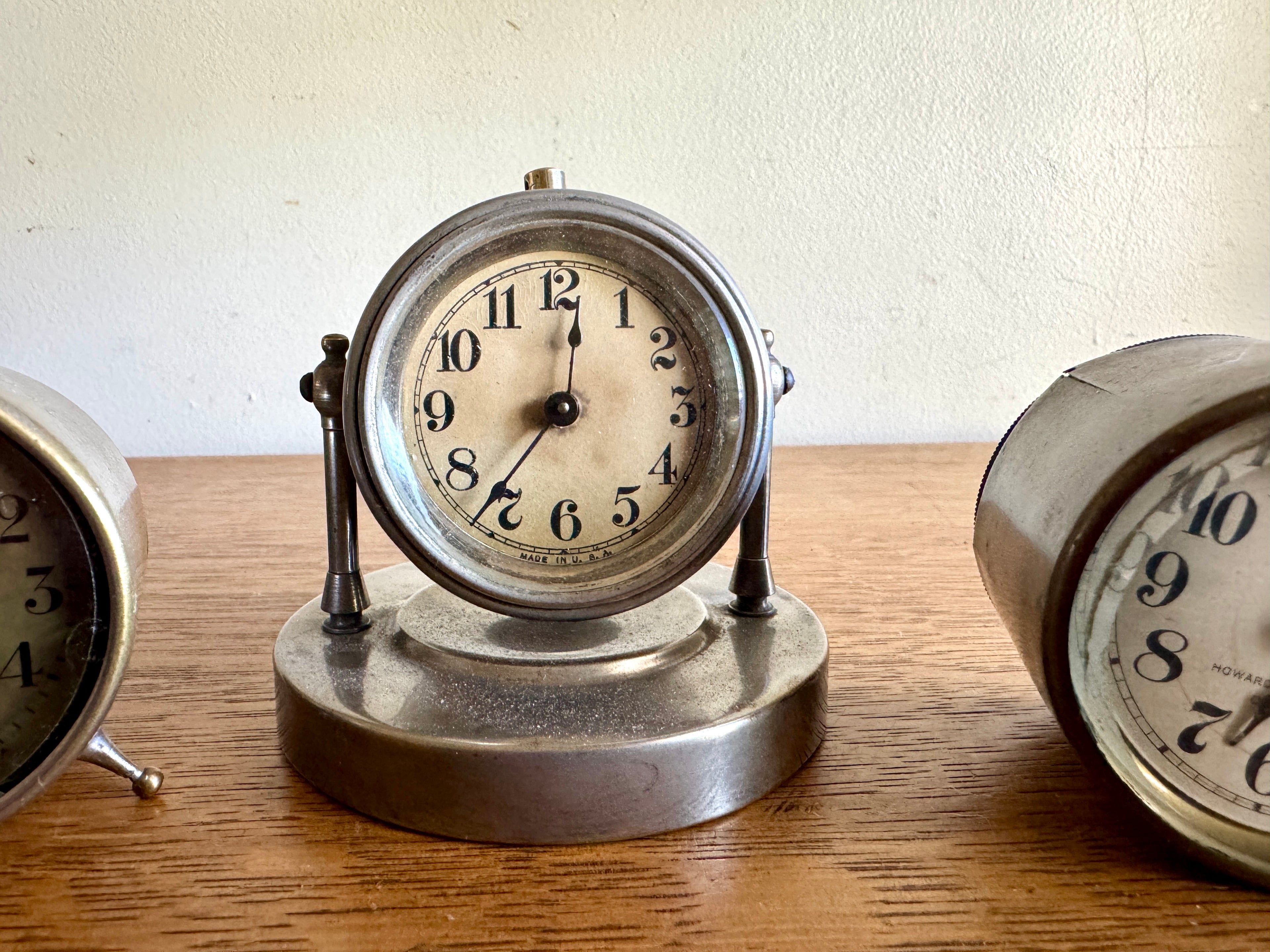 A Mixed Lot of 5 Small Traveling Alarm Clocks ~ New Haven ~ K.C. Co. ~ Howard Thermostat Co. (Parts)