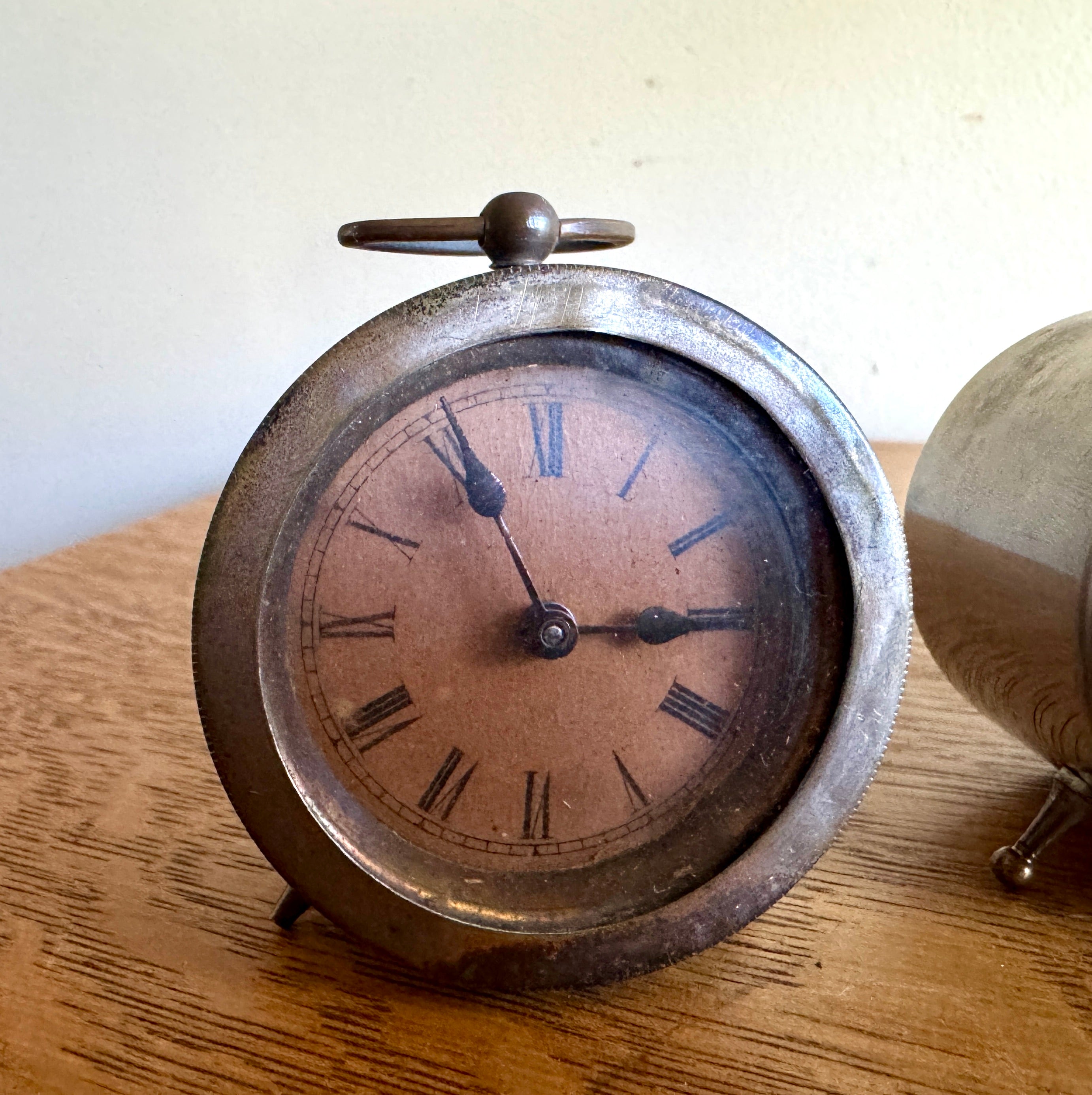 A Mixed Lot of 5 Small Traveling Alarm Clocks ~ New Haven ~ K.C. Co. ~ Howard Thermostat Co. (Parts)
