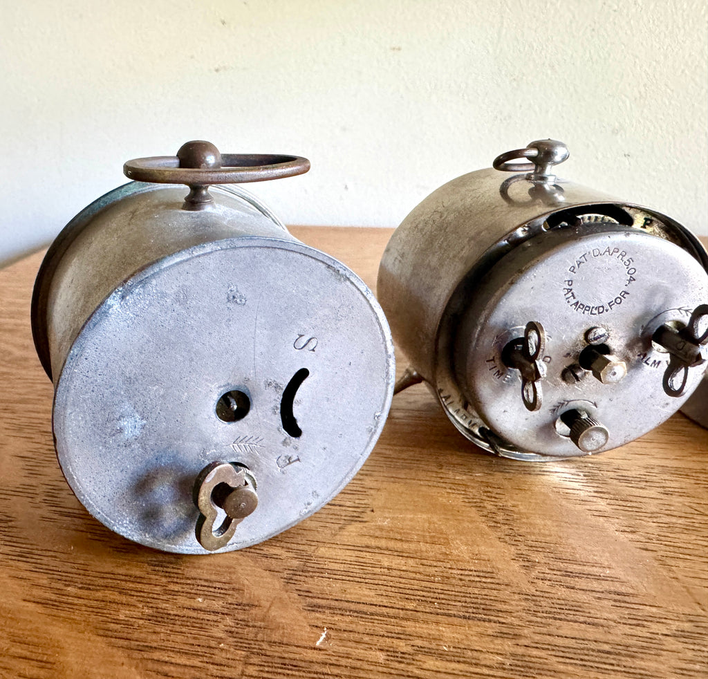 A Mixed Lot of 5 Small Traveling Alarm Clocks ~ New Haven ~ K.C. Co. ~ Howard Thermostat Co. (Parts)