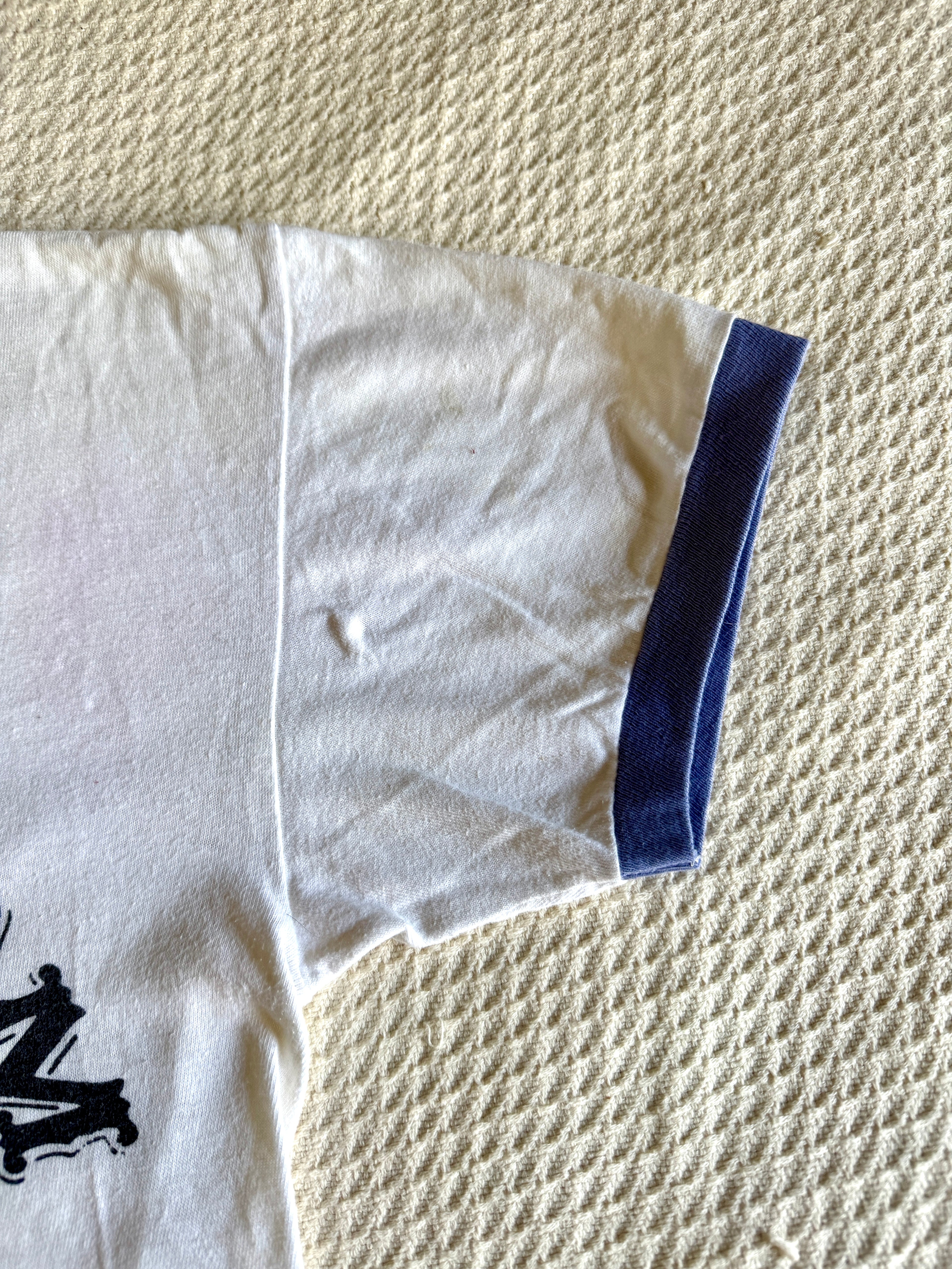 Vtg Thrashed Boone's Farm Strawberry Hill T-Short (M)