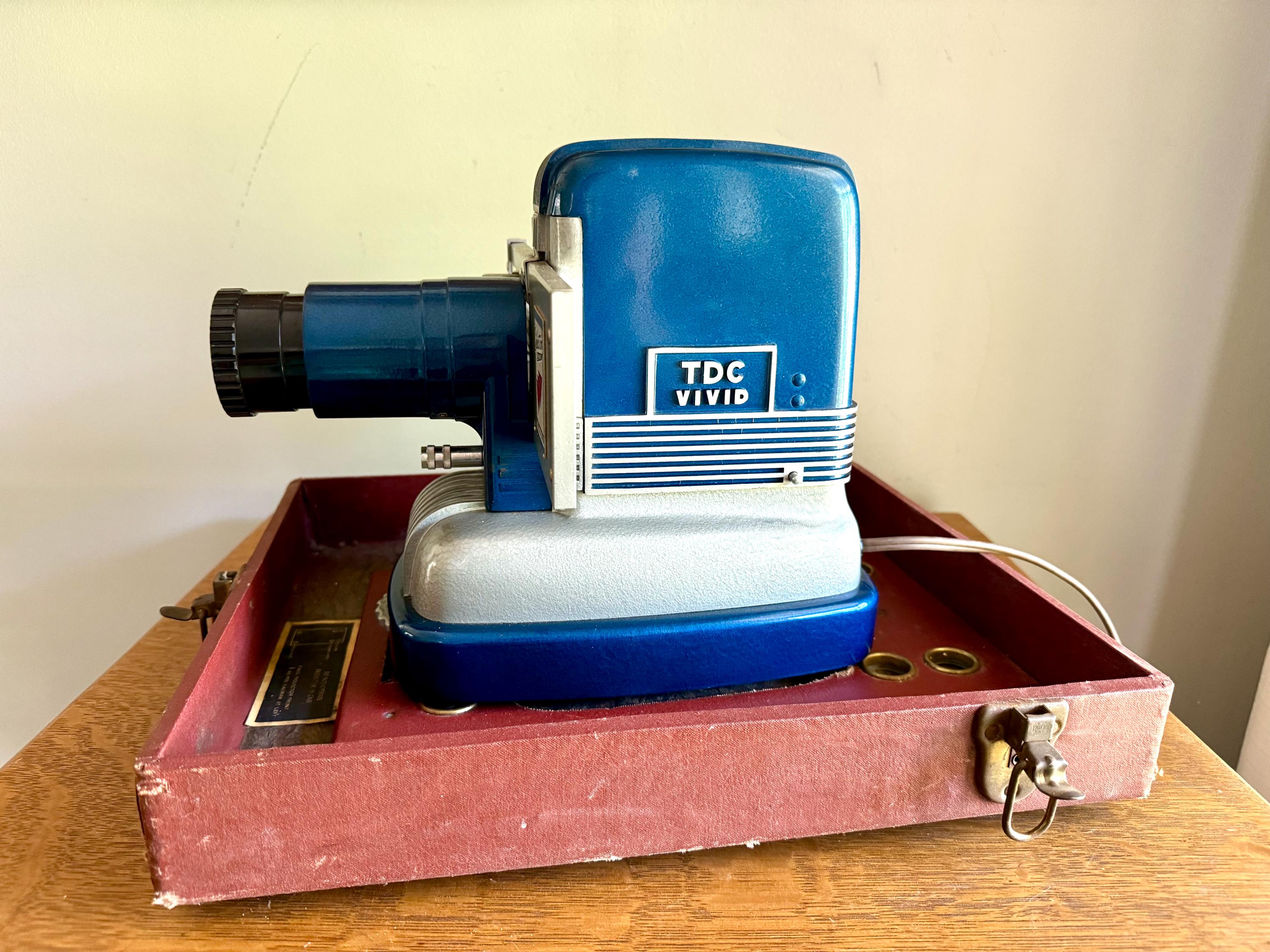 Vtg Blue TDC Vivid Mainliner 300 Slide Projector in Case | Blue Three Dimensional Co. Slide Projector | Selectron Semimatic Projector
