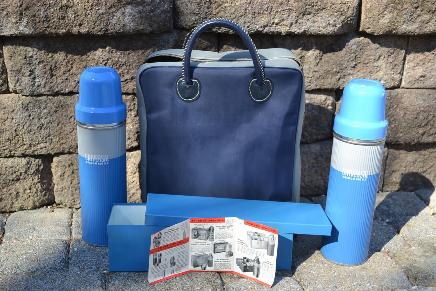 Vtg Universal Vacuum Bottle Picnic Set | Vtg Thermos Set | Universal Model VB-3325 Cork Top | Thermos Set | Blue And Grey Picnic Set