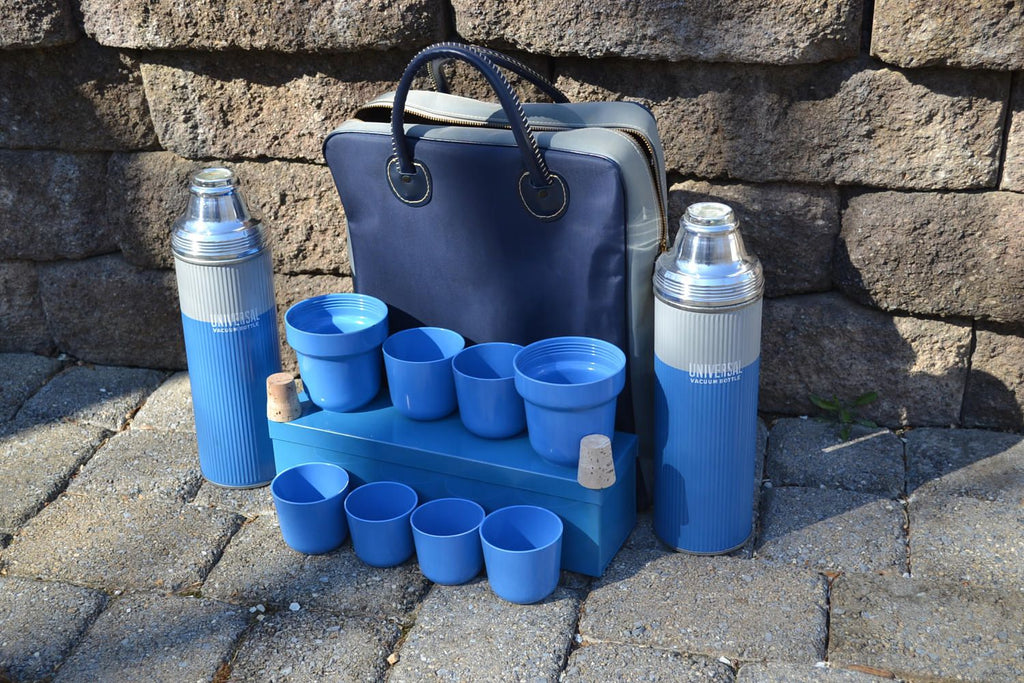 Vtg Universal Vacuum Bottle Picnic Set | Vtg Thermos Set | Universal Model VB-3325 Cork Top | Thermos Set | Blue And Grey Picnic Set