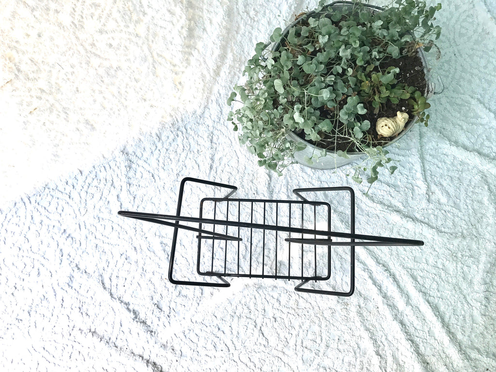 Vtg Magazine Rack | Mid Century Atomic Wire Magazine Rack | Black Metal Album Rack | Retro Magazine Book Album Stand | Rustic Wire Stand