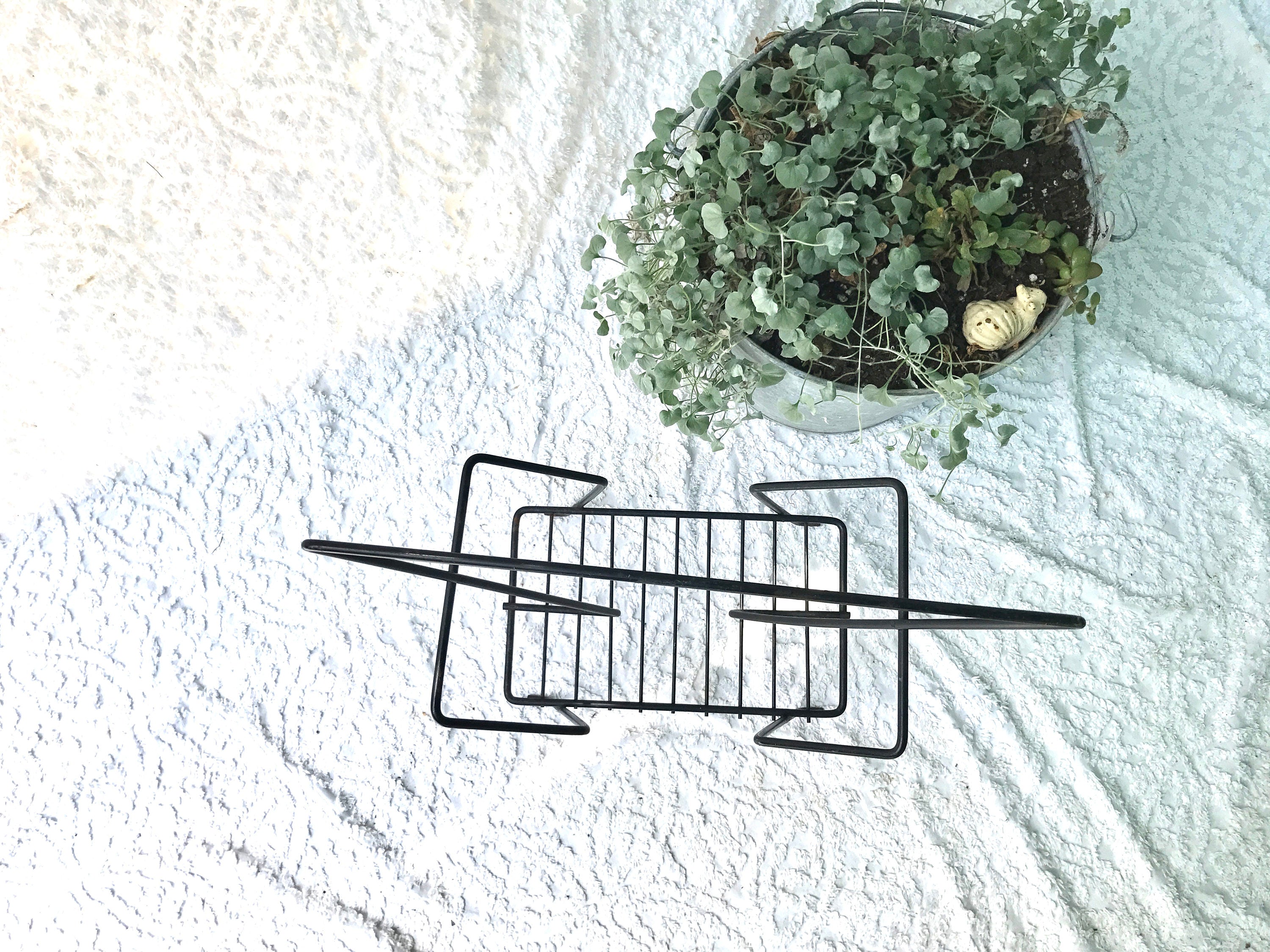 Vtg Magazine Rack | Mid Century Atomic Wire Magazine Rack | Black Metal Album Rack | Retro Magazine Book Album Stand | Rustic Wire Stand