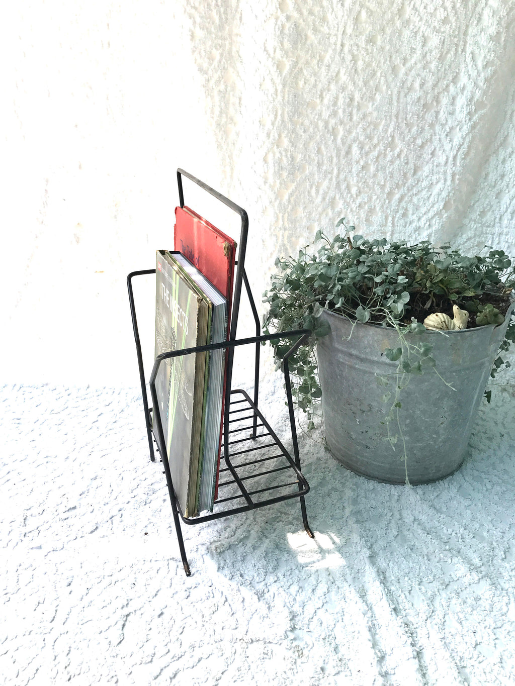 Vtg Magazine Rack | Mid Century Atomic Wire Magazine Rack | Black Metal Album Rack | Retro Magazine Book Album Stand | Rustic Wire Stand