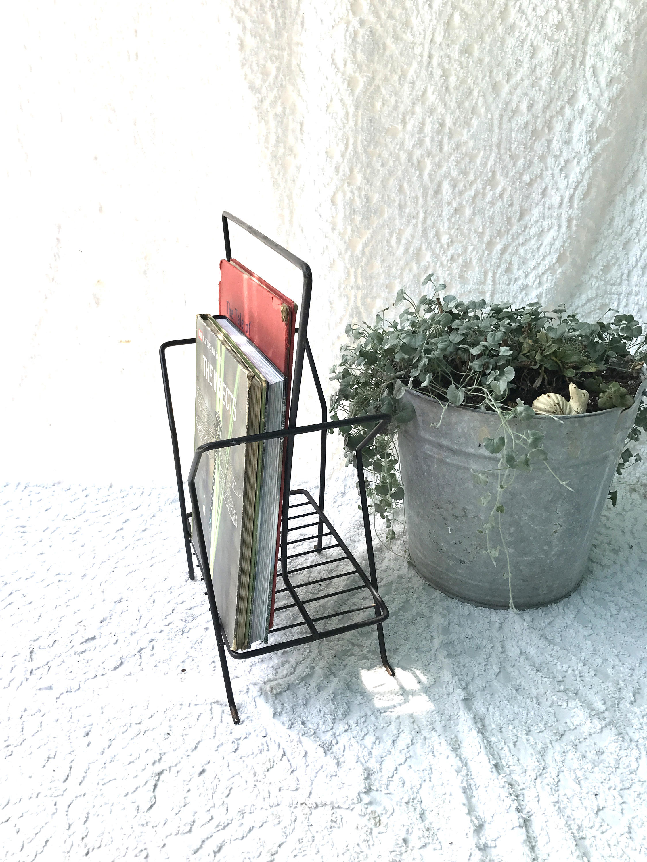Vtg Magazine Rack | Mid Century Atomic Wire Magazine Rack | Black Metal Album Rack | Retro Magazine Book Album Stand | Rustic Wire Stand