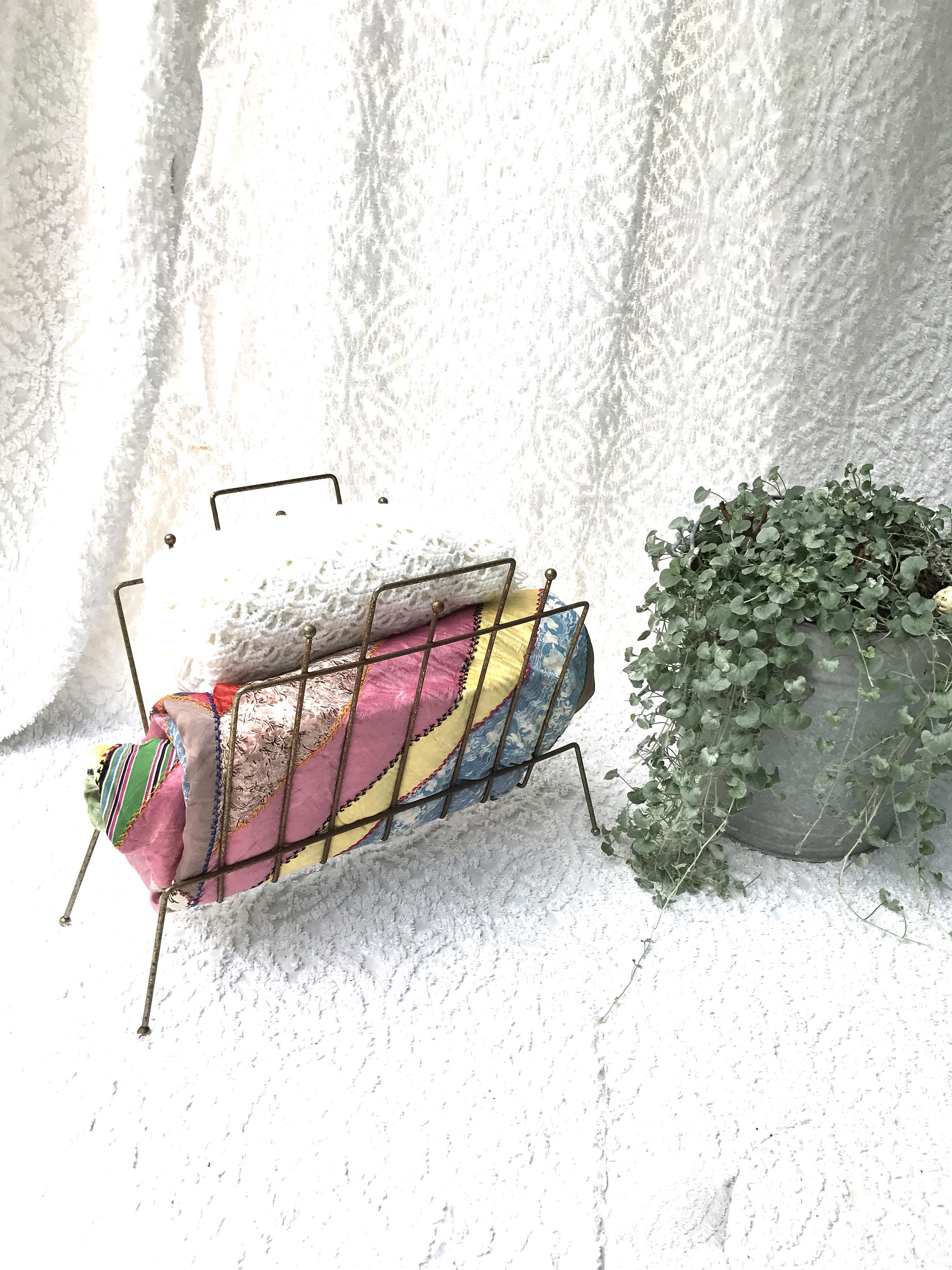 Vtg Magazine Rack| Mid Century Atomic Wire Magazine Rack | Rustic Gold Metal Album Rack | Retro Magazine Album Stand | Rustic Wire Stand