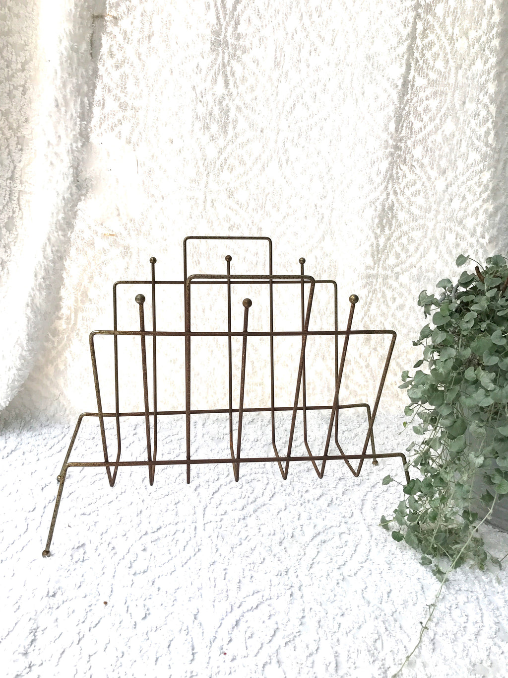 Vtg Magazine Rack| Mid Century Atomic Wire Magazine Rack | Rustic Gold Metal Album Rack | Retro Magazine Album Stand | Rustic Wire Stand