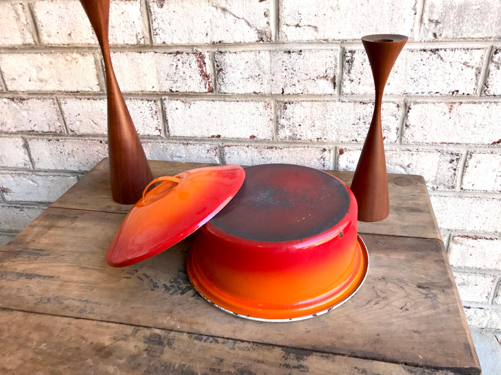 Vtg Red and Orange Enamel Pot | Rustic Red Enamel Casserole Dish | Red Two Toned Metal Enamel Pot | Chipped Enamel | Country Decor
