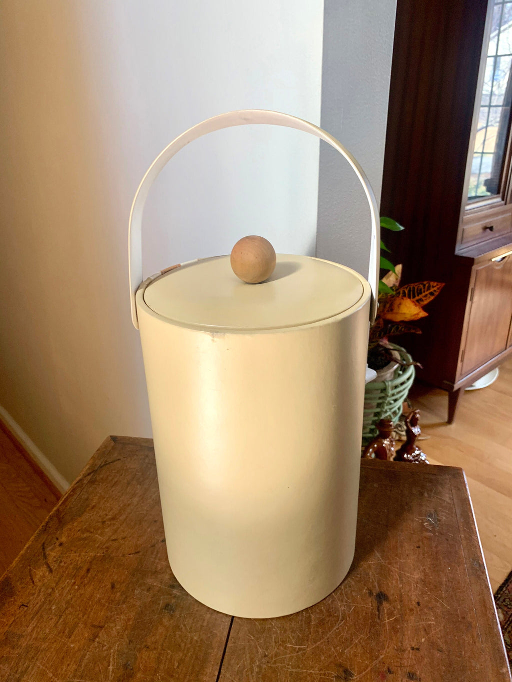 Vtg Tan Vinyl Georges Briard Ice Bucket | Large Retro Ice Bucket | Insulated Ice Bucket | MCM Ice Cooler | Retro Bar Cart Decor