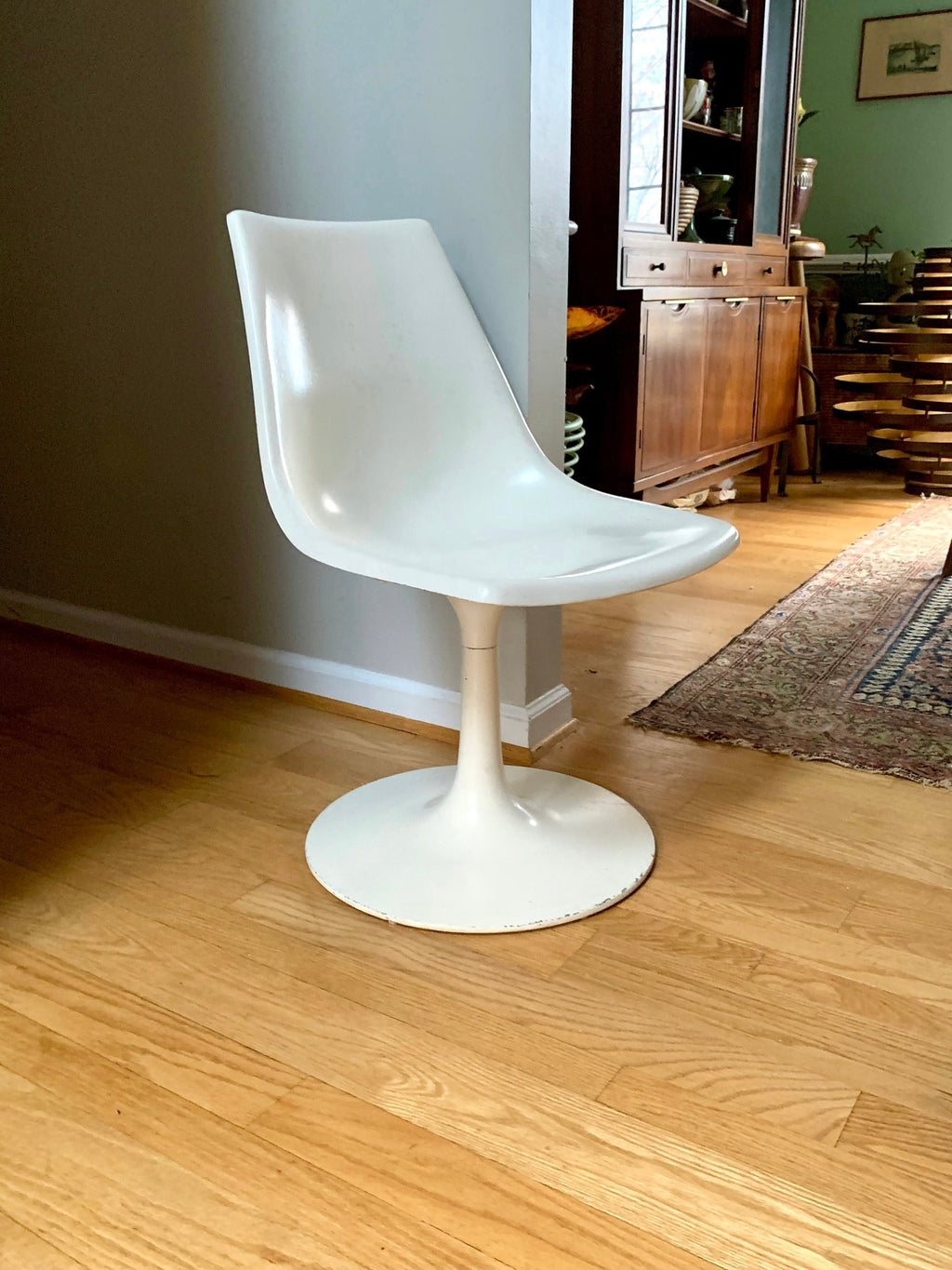 Vtg White Tulip Chair | MCM White Tulip Chair | Mid Century Modern Tulip Swivel Chair