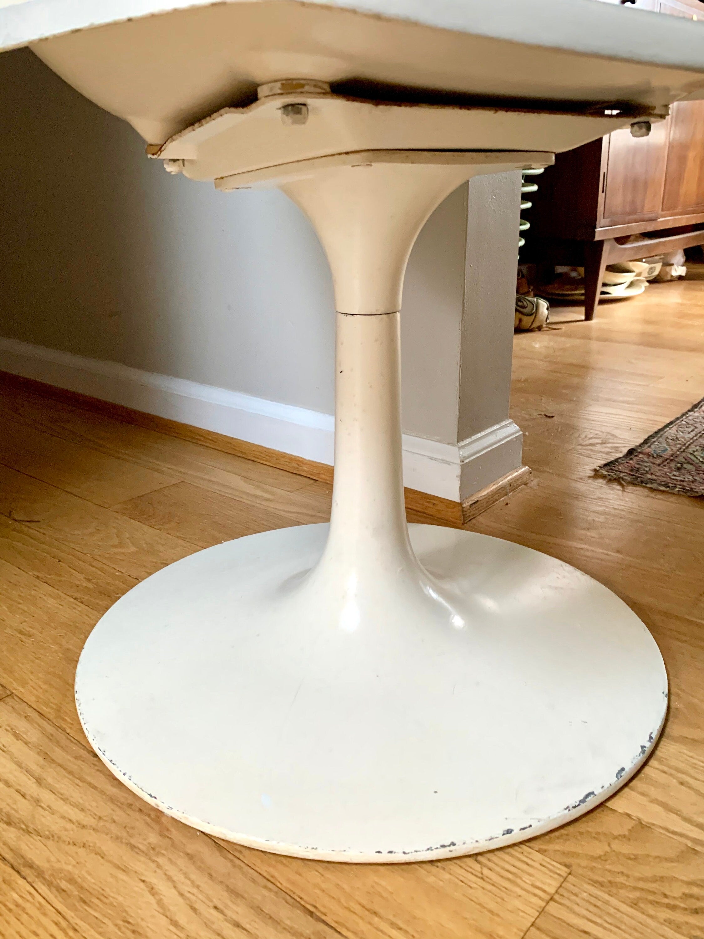 Vtg White Tulip Chair | MCM White Tulip Chair | Mid Century Modern Tulip Swivel Chair