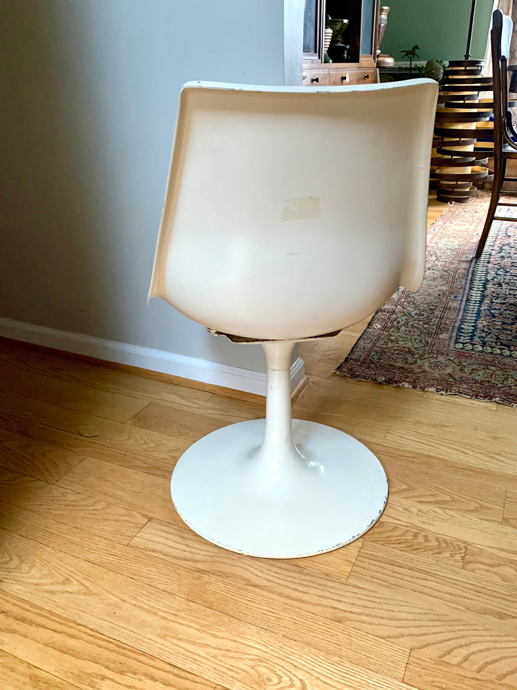 Vtg White Tulip Chair | MCM White Tulip Chair | Mid Century Modern Tulip Swivel Chair