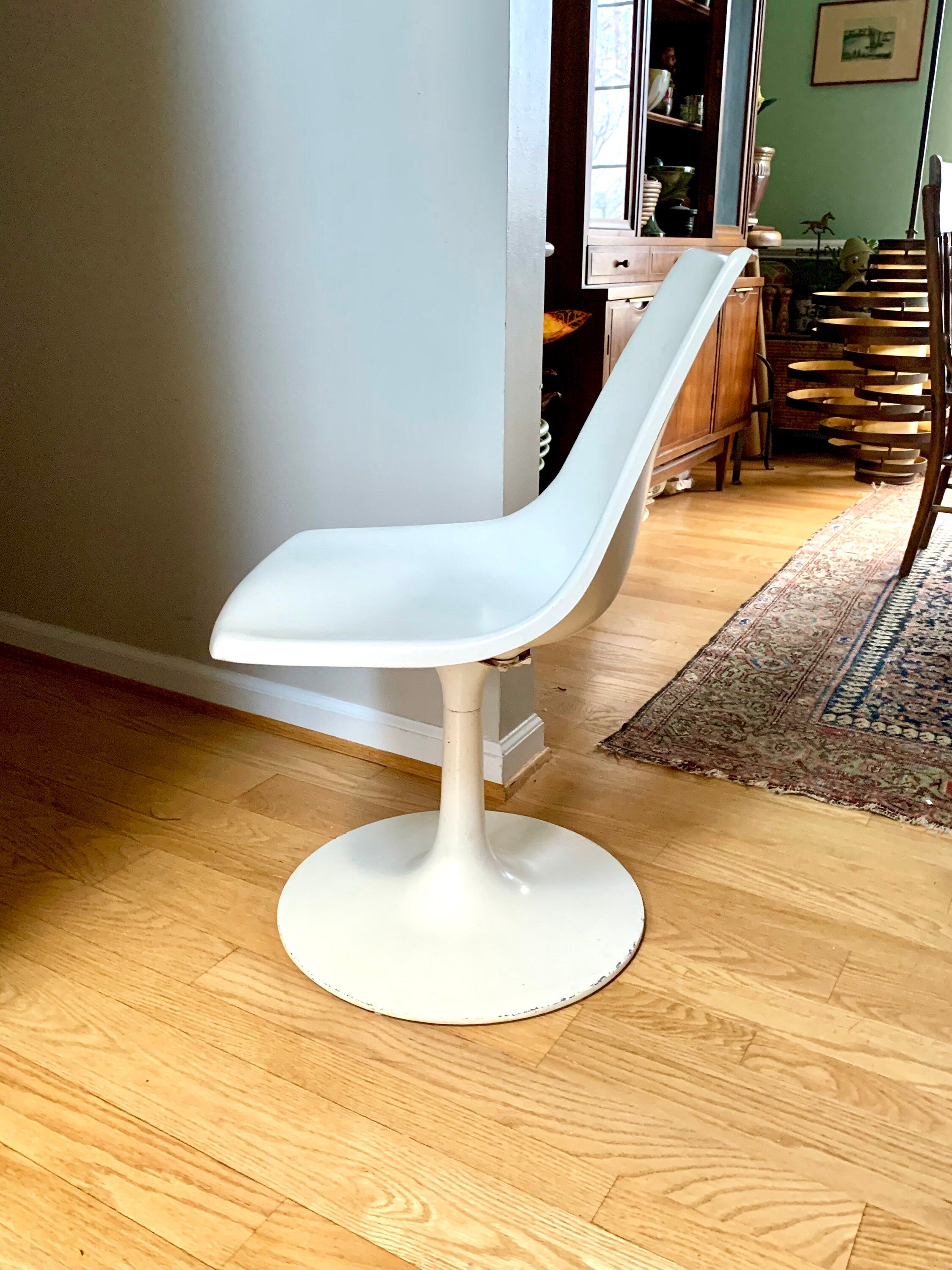 Vtg White Tulip Chair | MCM White Tulip Chair | Mid Century Modern Tulip Swivel Chair