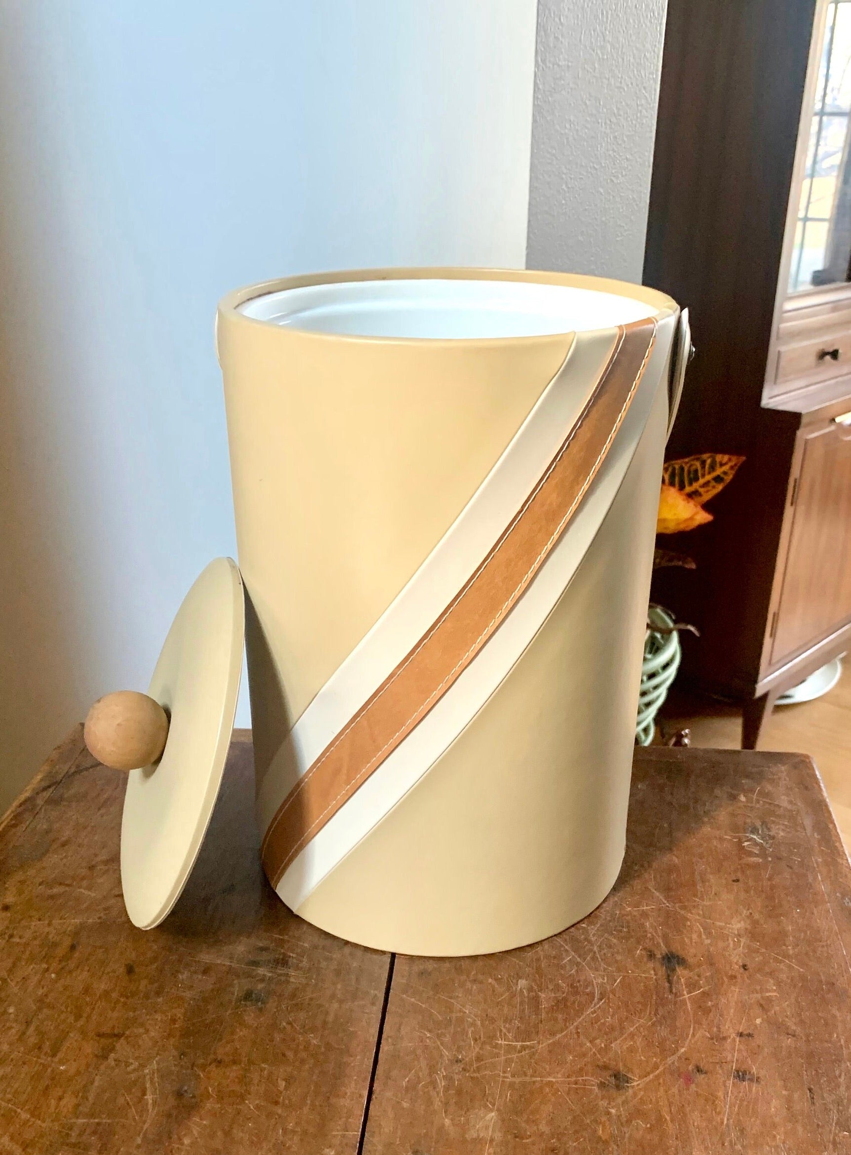 Vtg Tan Vinyl Georges Briard Ice Bucket | Large Retro Ice Bucket | Insulated Ice Bucket | MCM Ice Cooler | Retro Bar Cart Decor