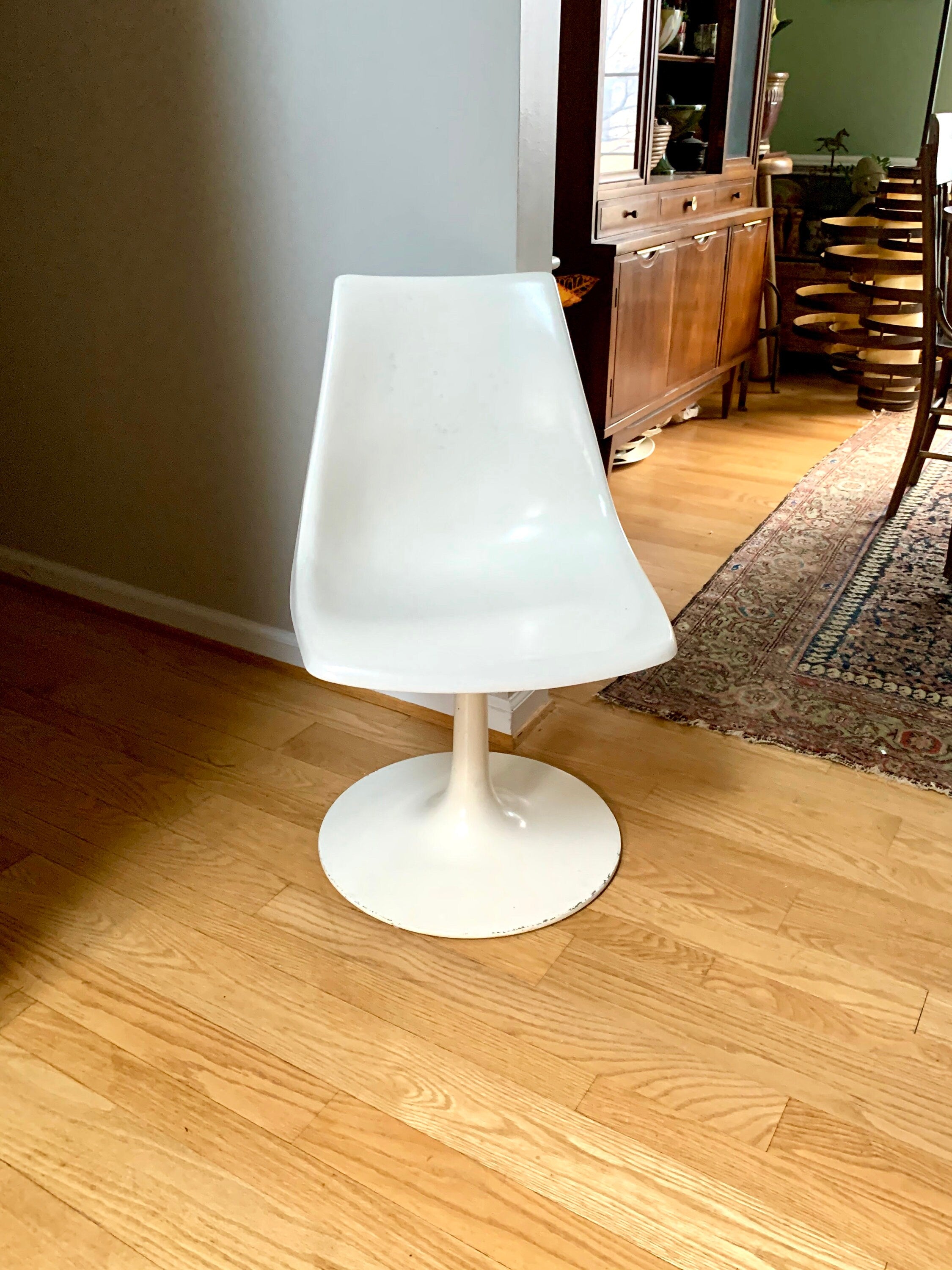 Vtg White Tulip Chair | MCM White Tulip Chair | Mid Century Modern Tulip Swivel Chair