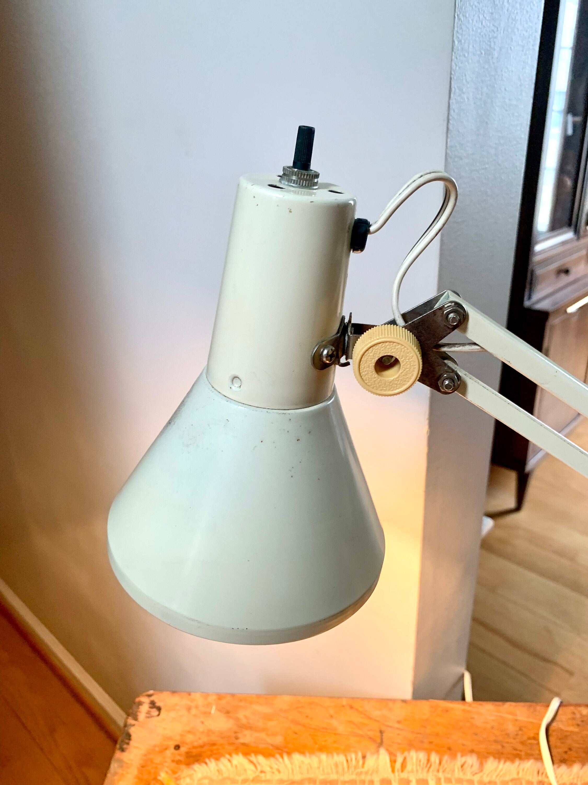 Vtg Cream Articulating Desk Lamp | Swing Arm White Desk Lamp | Adjustable Desk Lamp | Vtg Drafting Lamp | White Industrial Desk Lamp