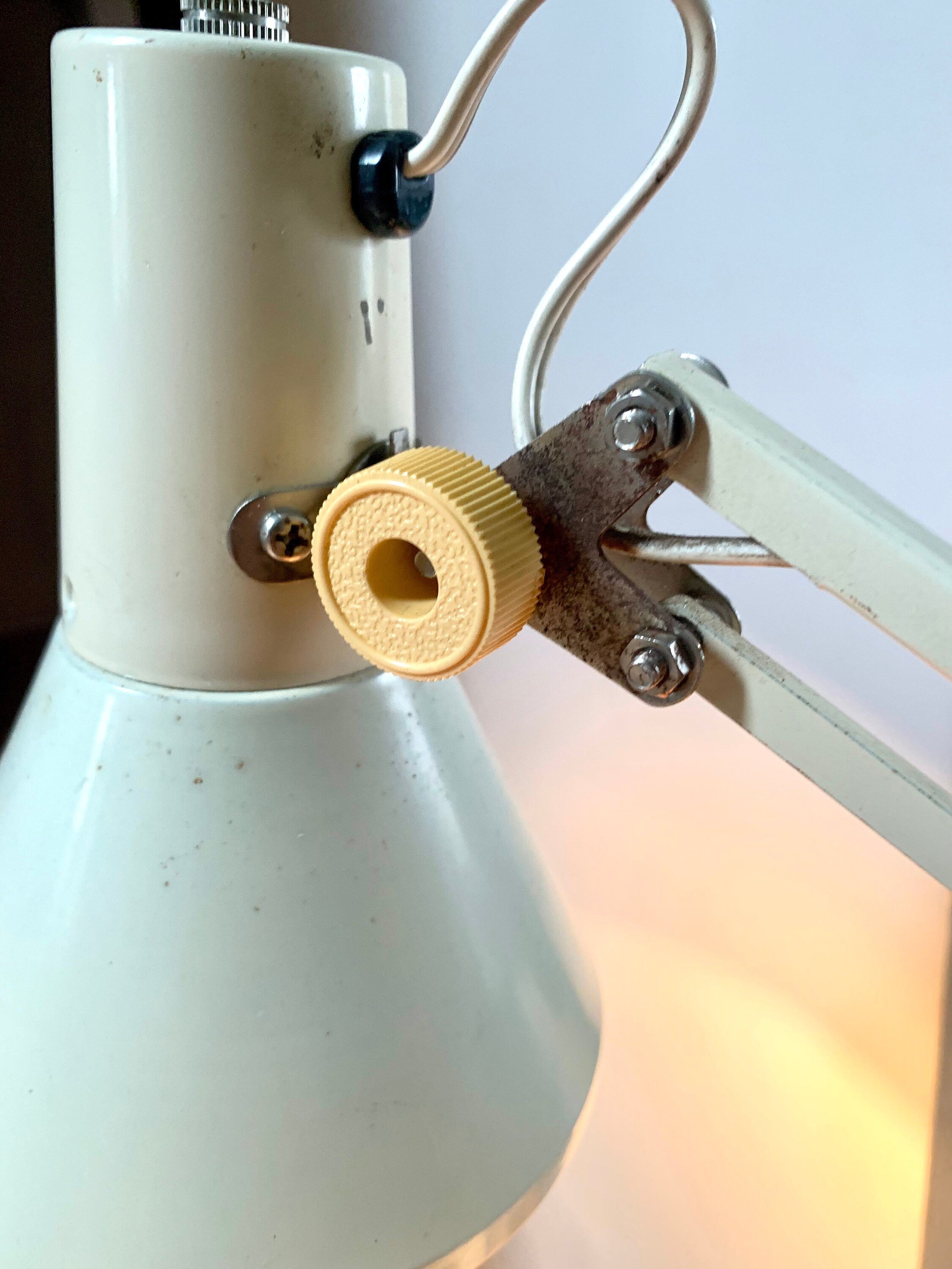 Vtg Cream Articulating Desk Lamp | Swing Arm White Desk Lamp | Adjustable Desk Lamp | Vtg Drafting Lamp | White Industrial Desk Lamp