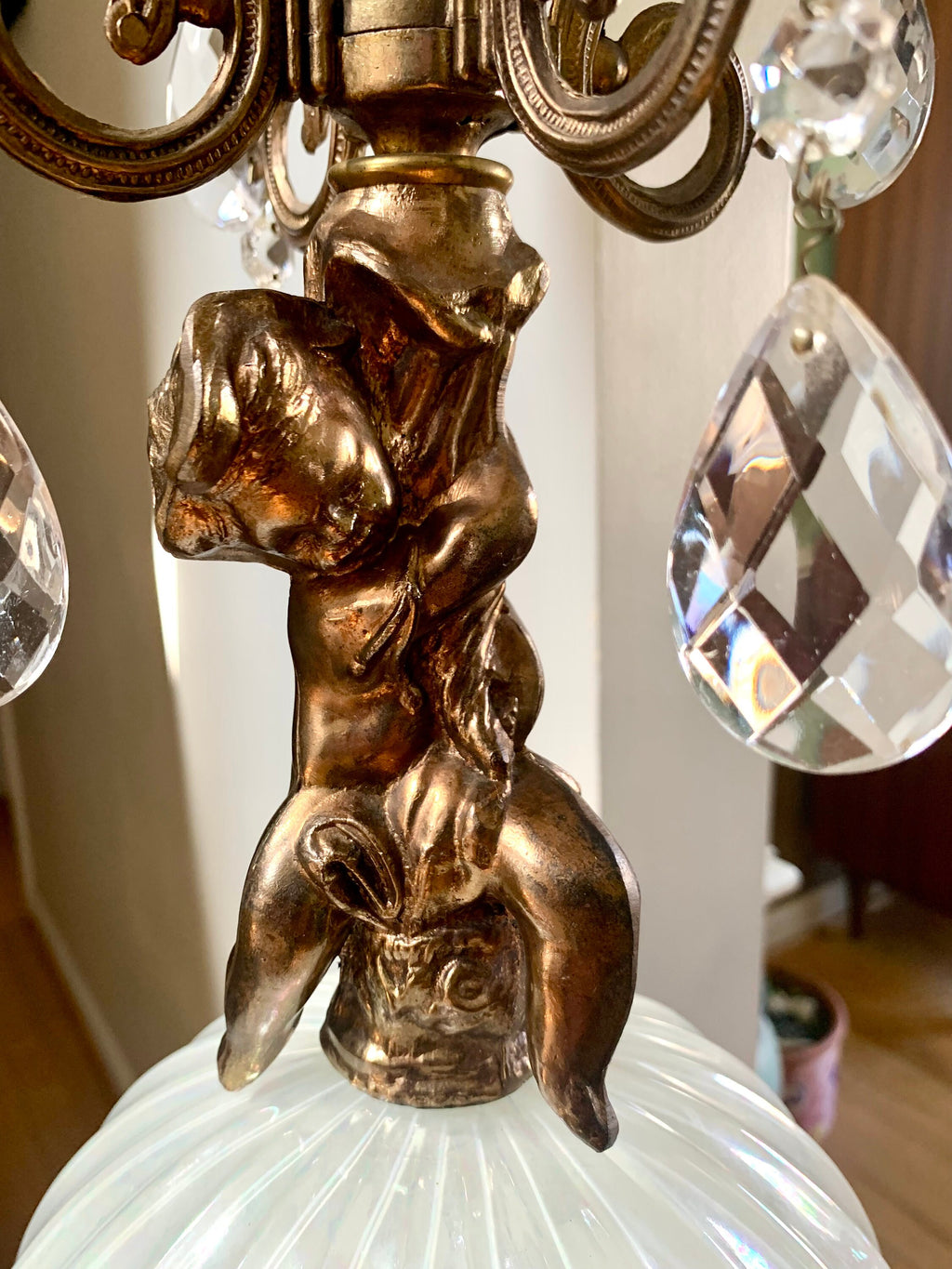 Vtg Gold Cherub Globe Lamp | 3 Way Switch Glass Globe and Prism Lamp | Hollywood Regency Globe Three Way Lamp | Brass Cherub Lamp
