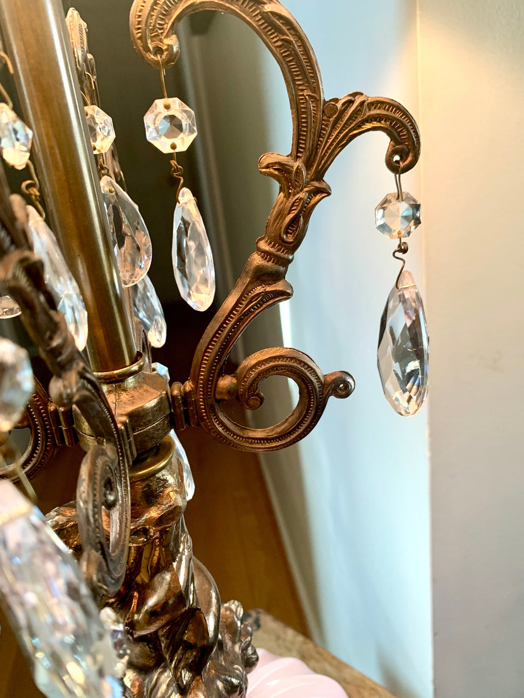 Vtg Gold Cherub Globe Lamp | 3 Way Switch Glass Globe and Prism Lamp | Hollywood Regency Globe Three Way Lamp | Brass Cherub Lamp