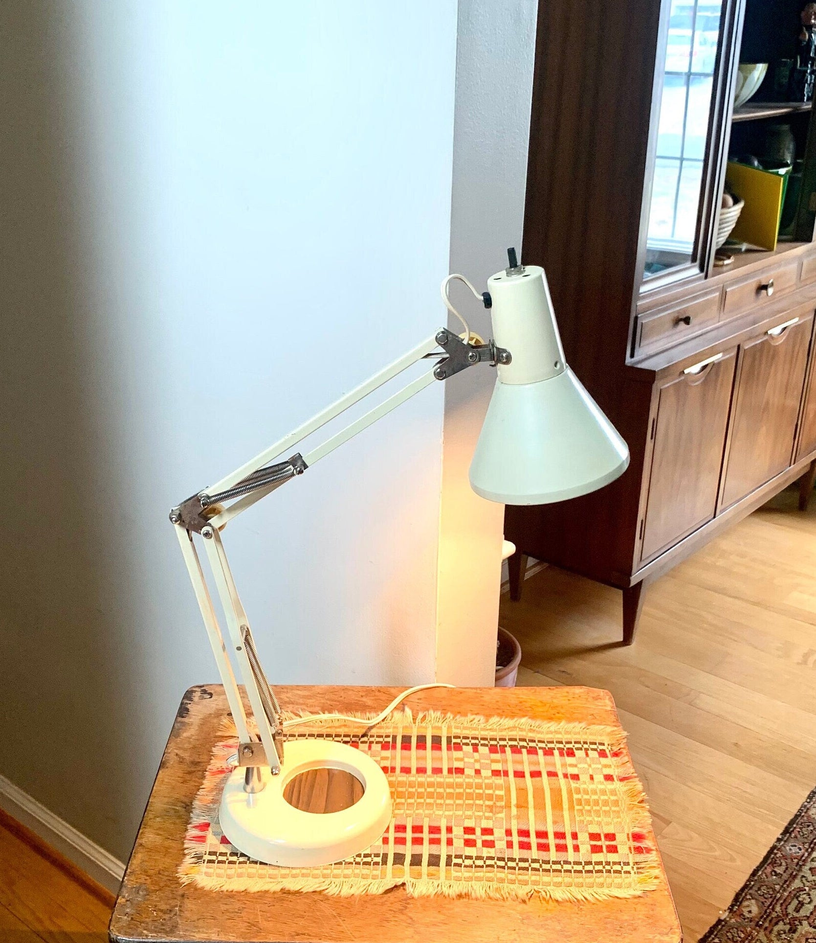Vtg Cream Articulating Desk Lamp | Swing Arm White Desk Lamp | Adjustable Desk Lamp | Vtg Drafting Lamp | White Industrial Desk Lamp